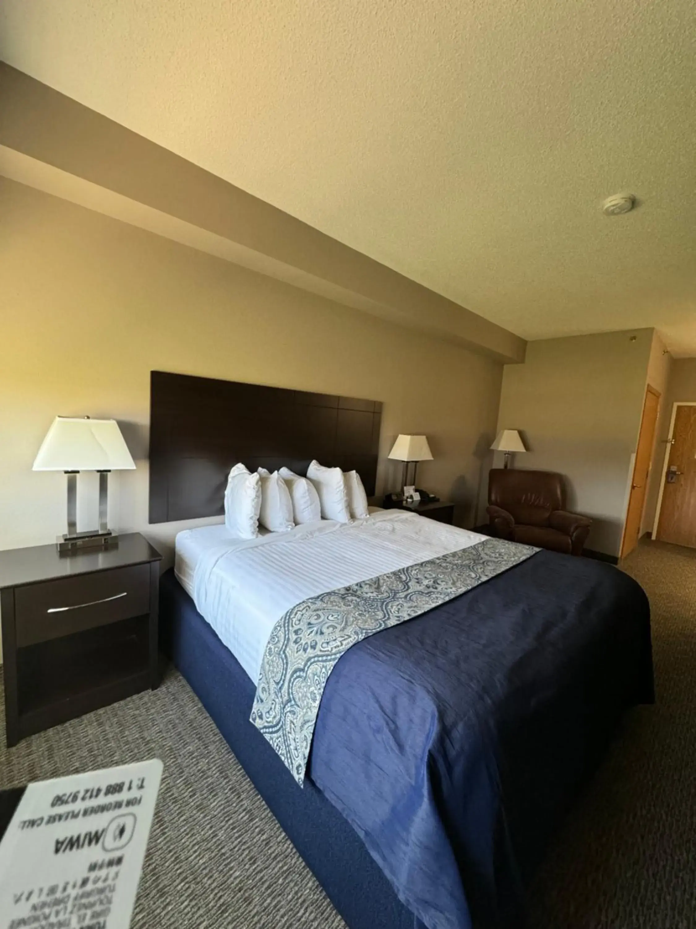 King Room in Garner INN & Suites King Room in Garner INN & Suites