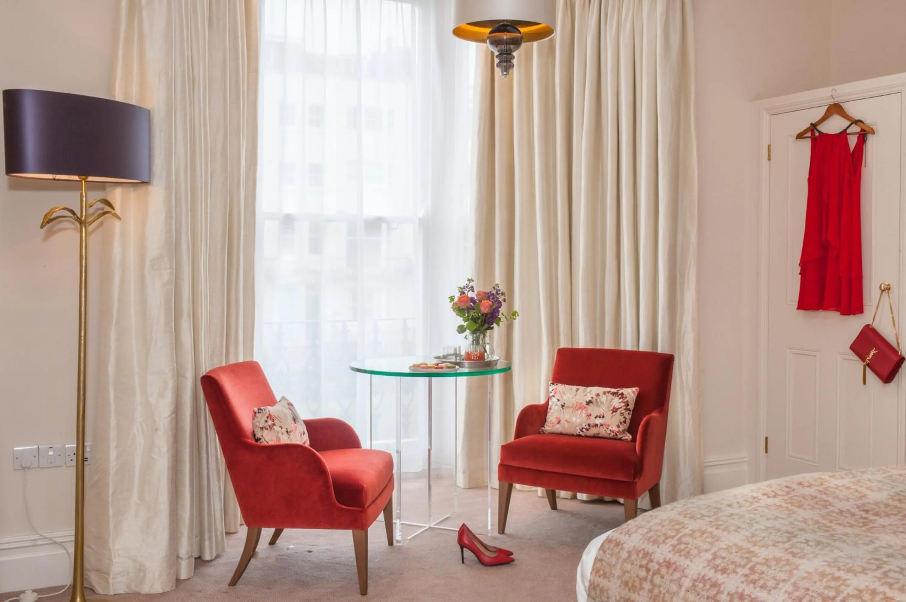 Seating area, Bed in The Charm Brighton Boutique Hotel & Spa