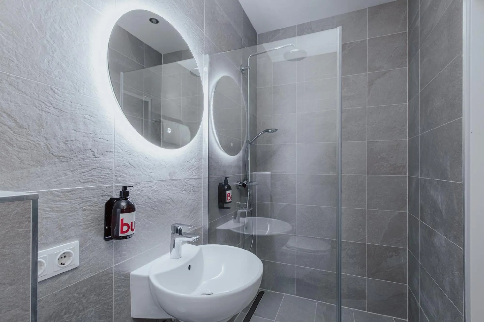 Shower in Hotel Babula am Augarten