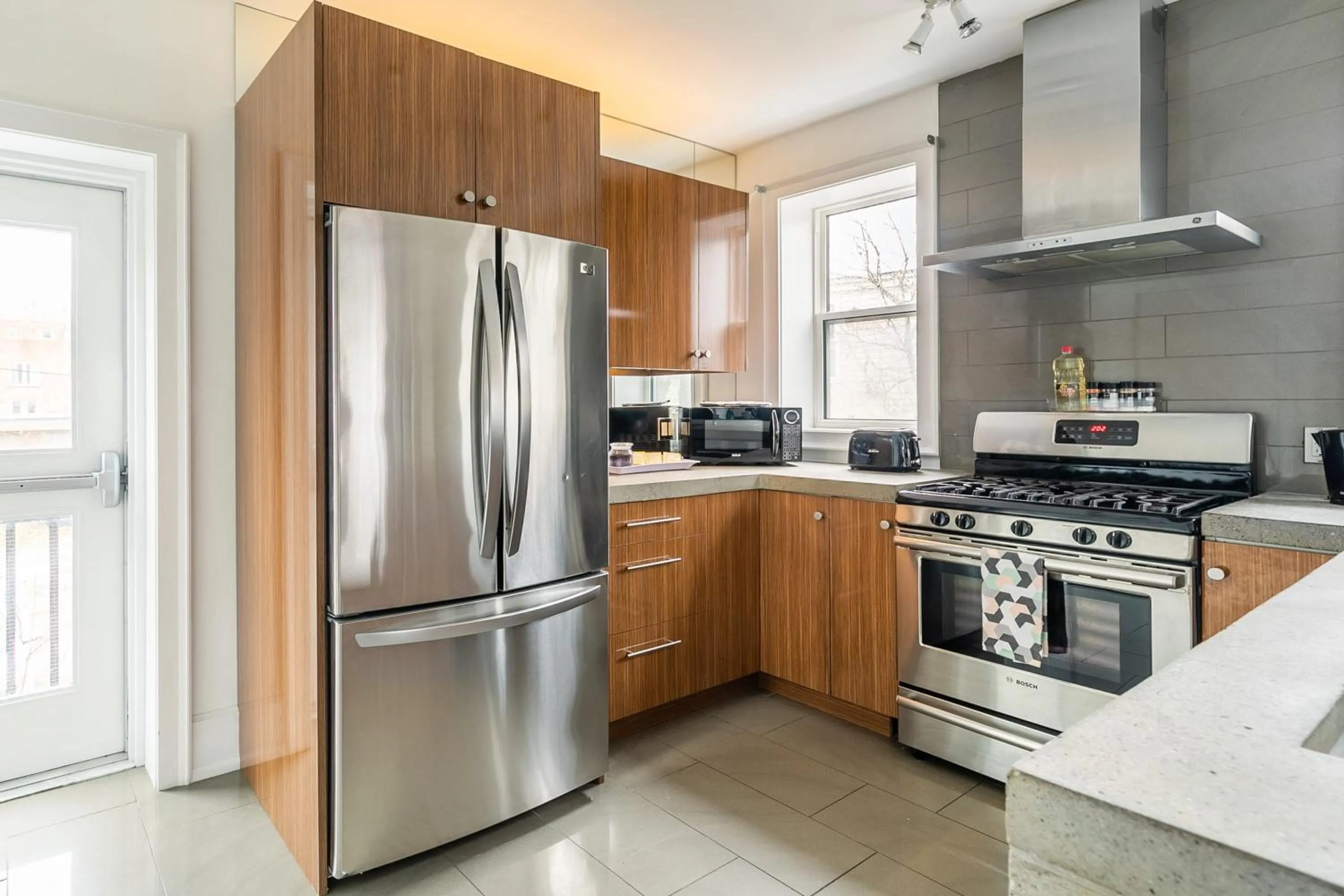 Kitchen or kitchenette in Spacious 2 Bedroom Loft in Sought After Leslieville