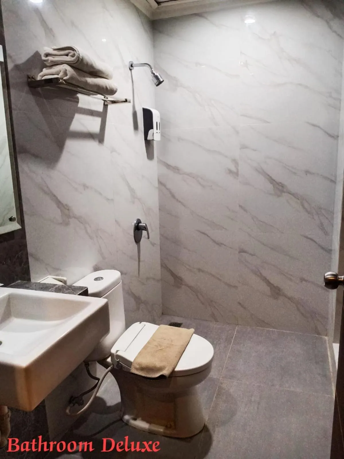 Bathroom in Laxston Hotel