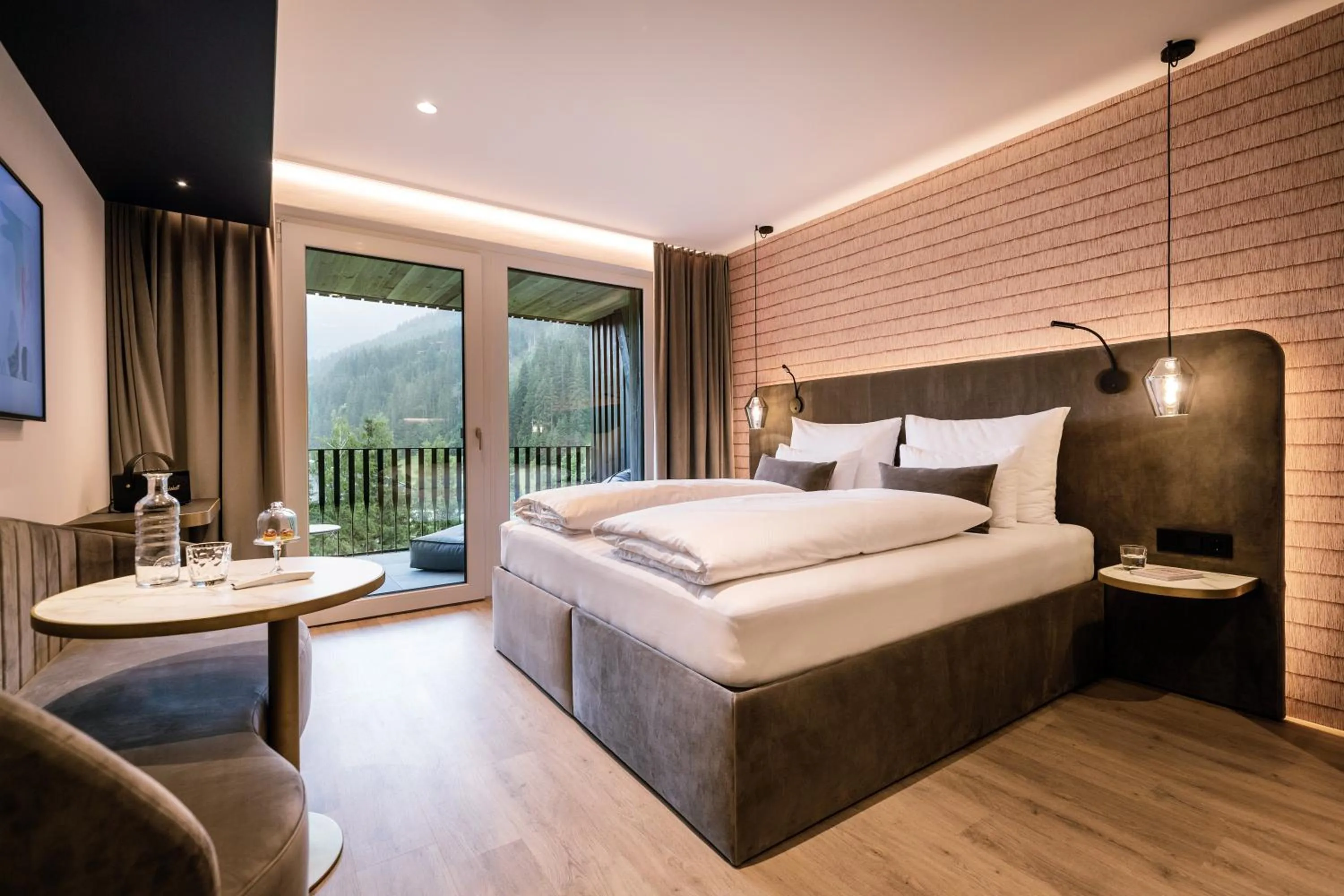 TV and multimedia, Bed in Goldstück - Adults Only