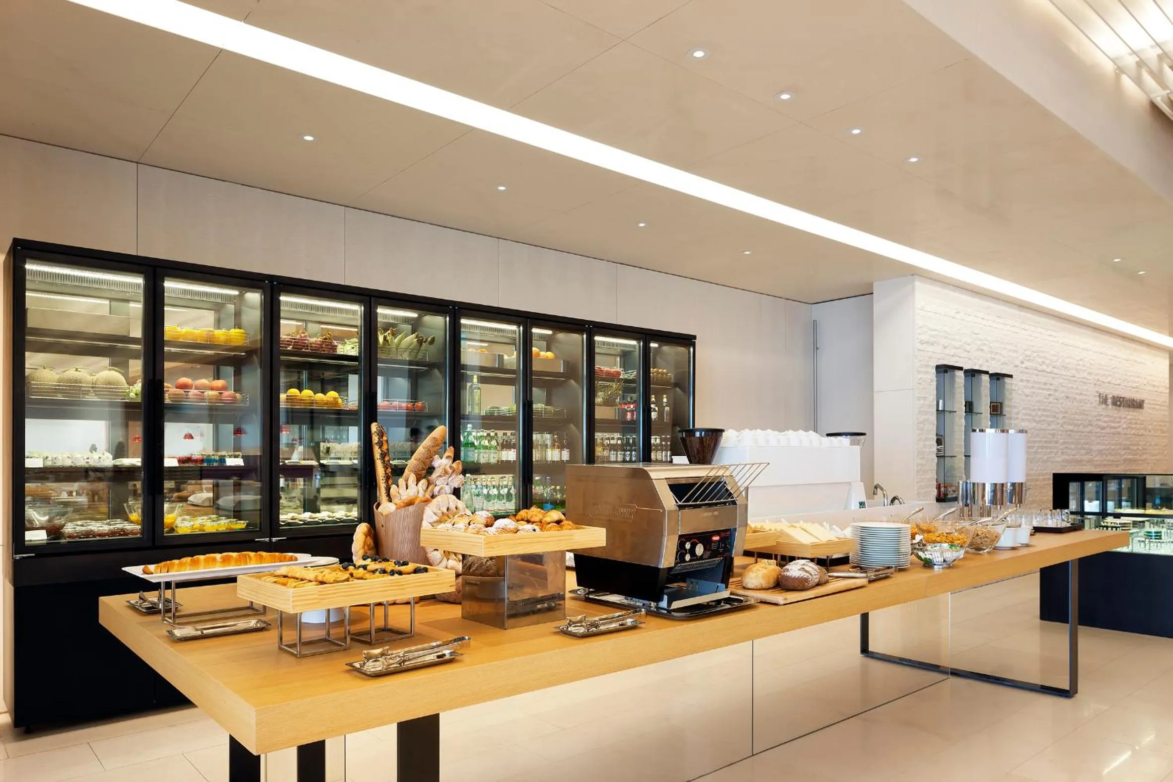 Restaurant/places to eat in SEAMARQ HOTEL