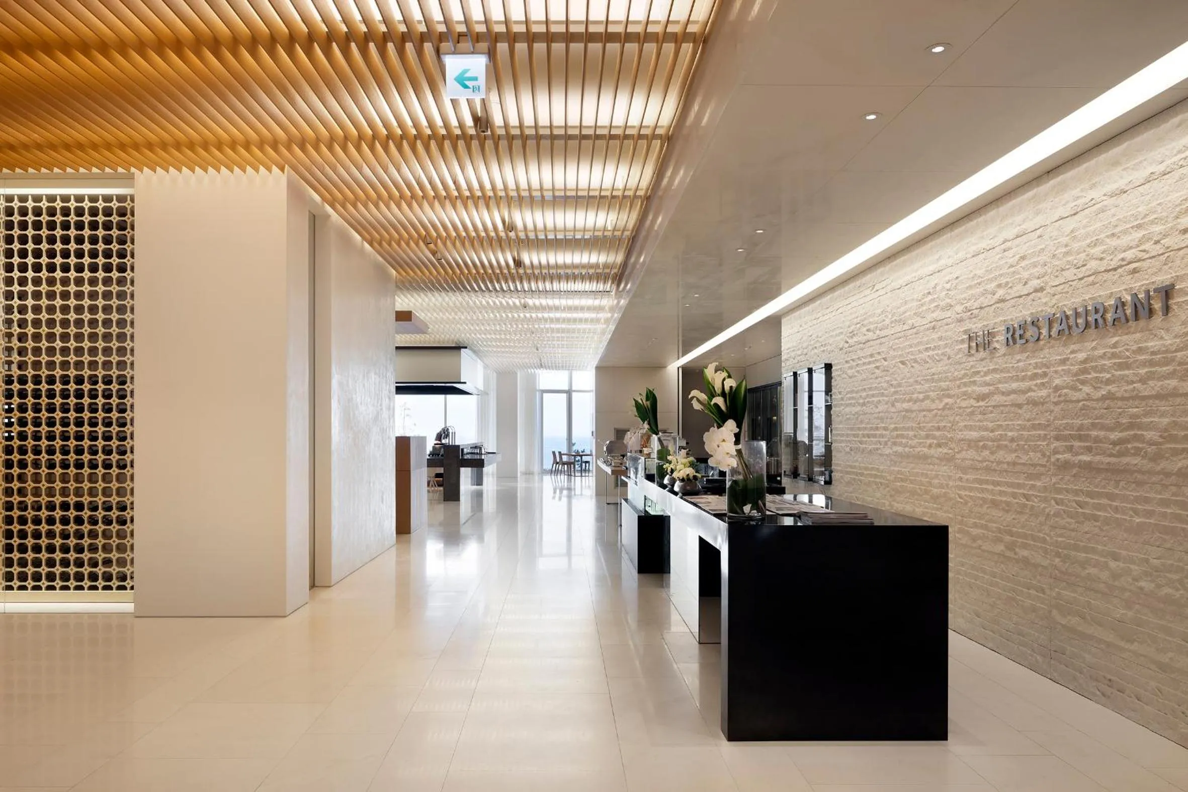 Restaurant/places to eat in SEAMARQ HOTEL