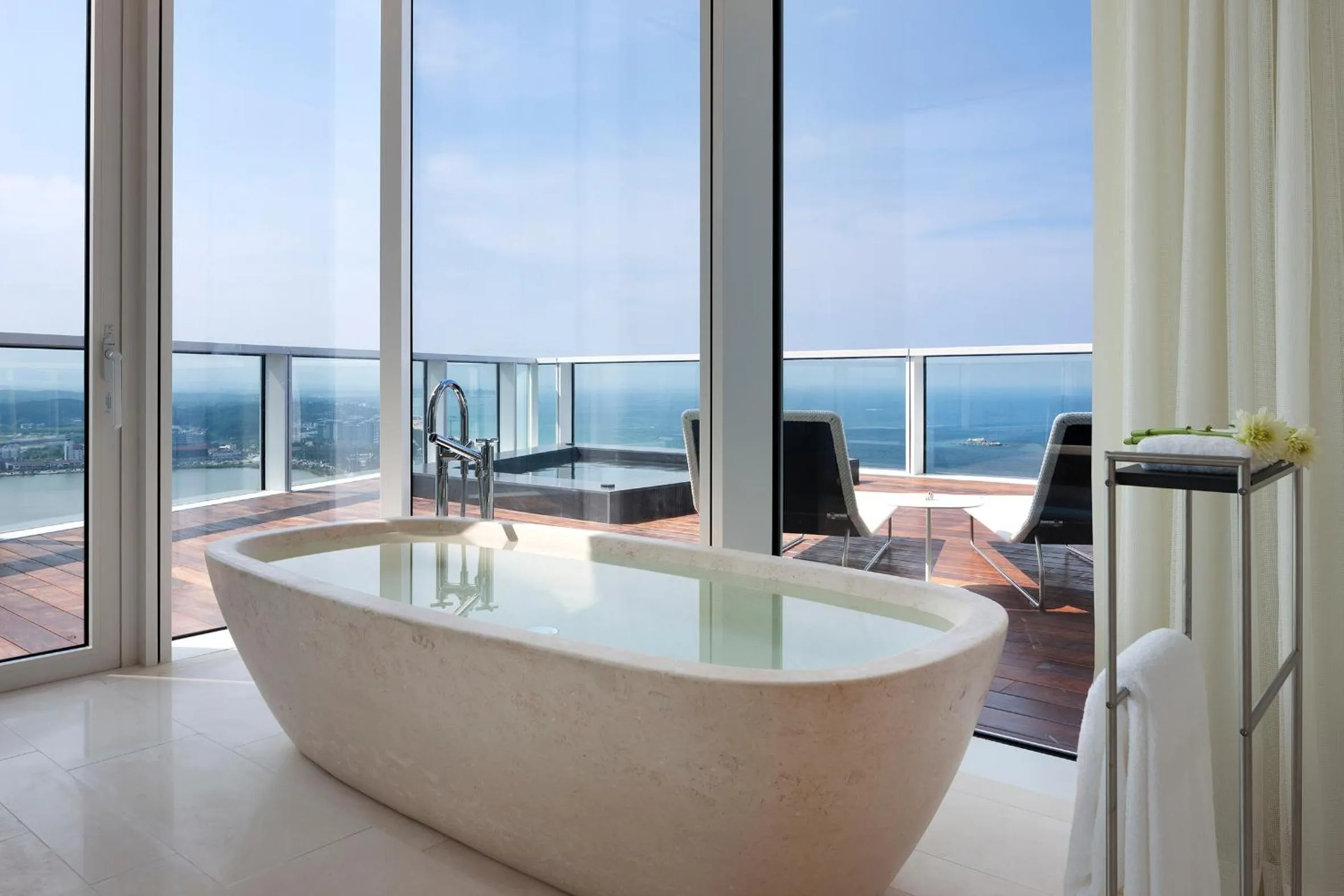 Bath in SEAMARQ HOTEL