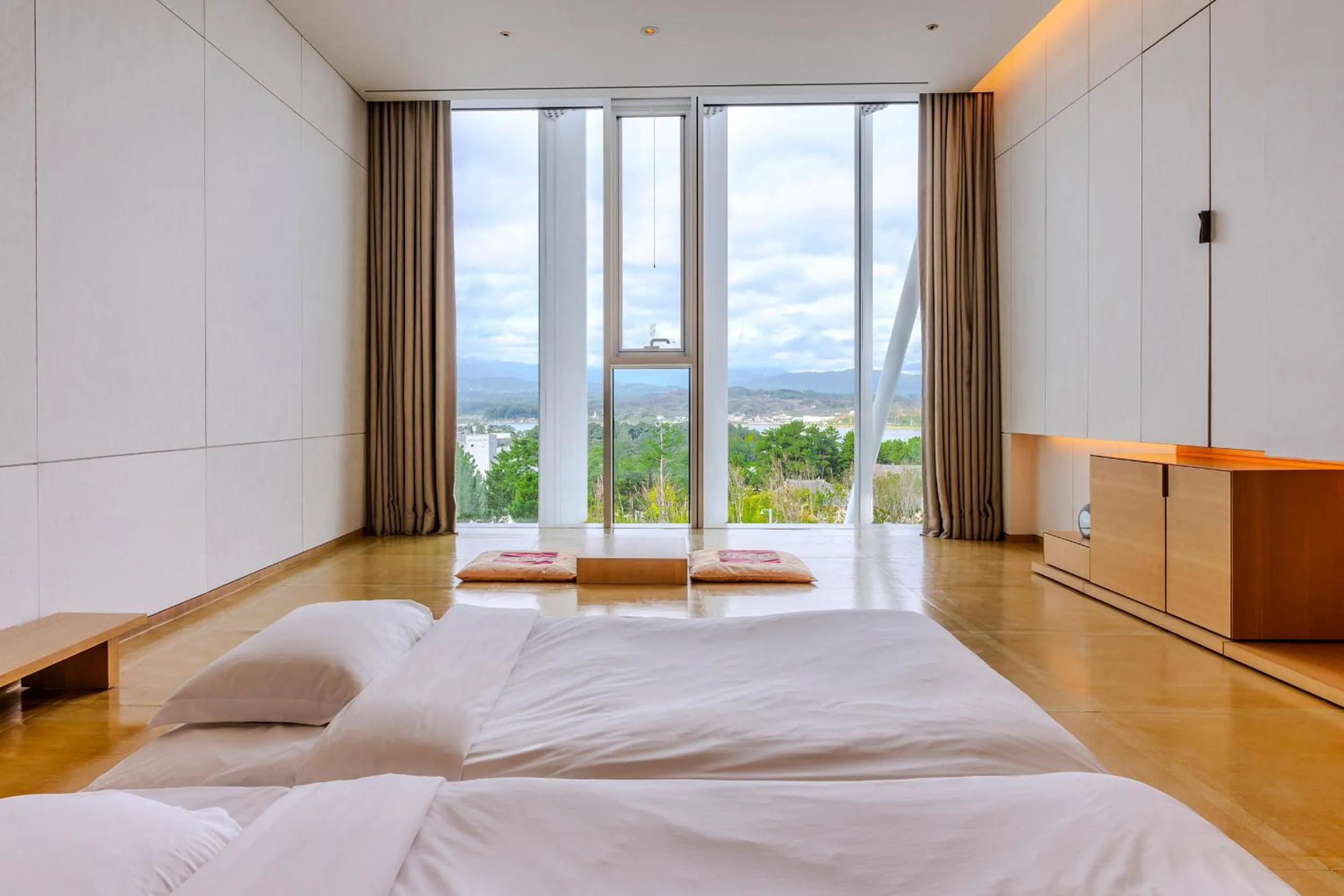 Bed in SEAMARQ HOTEL