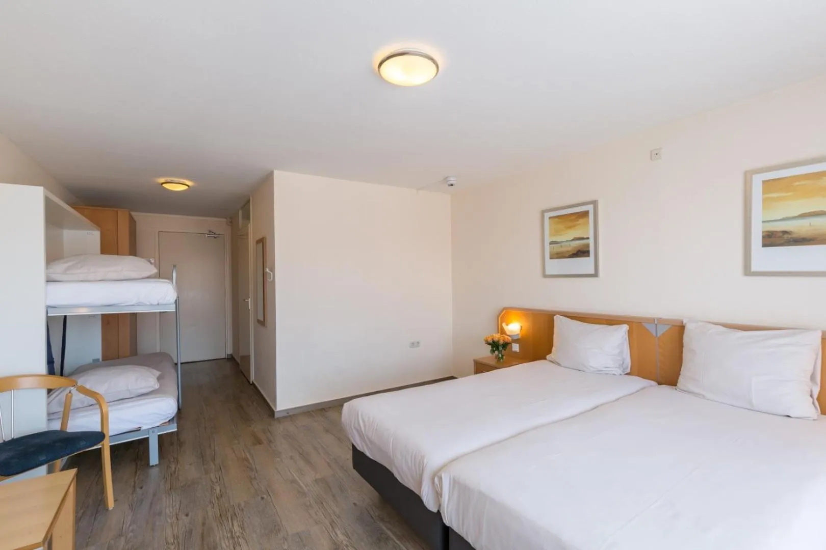 Bed in Strandhotel Bos en Duin