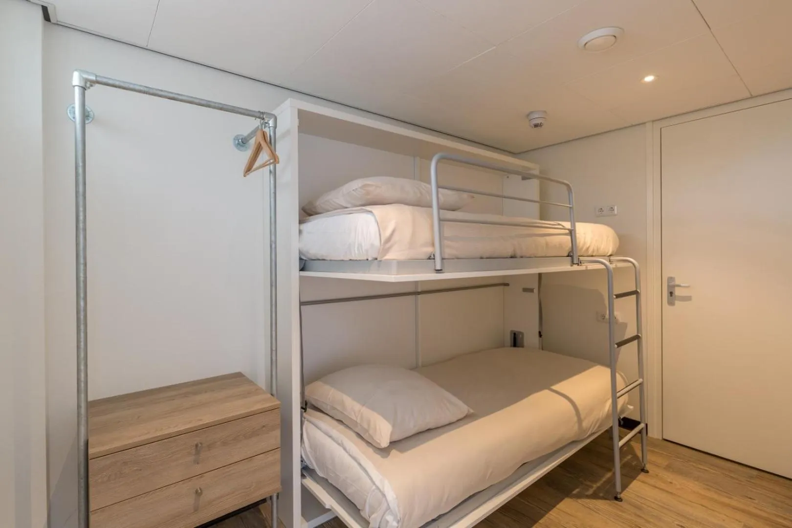 Bed in Strandhotel Bos en Duin