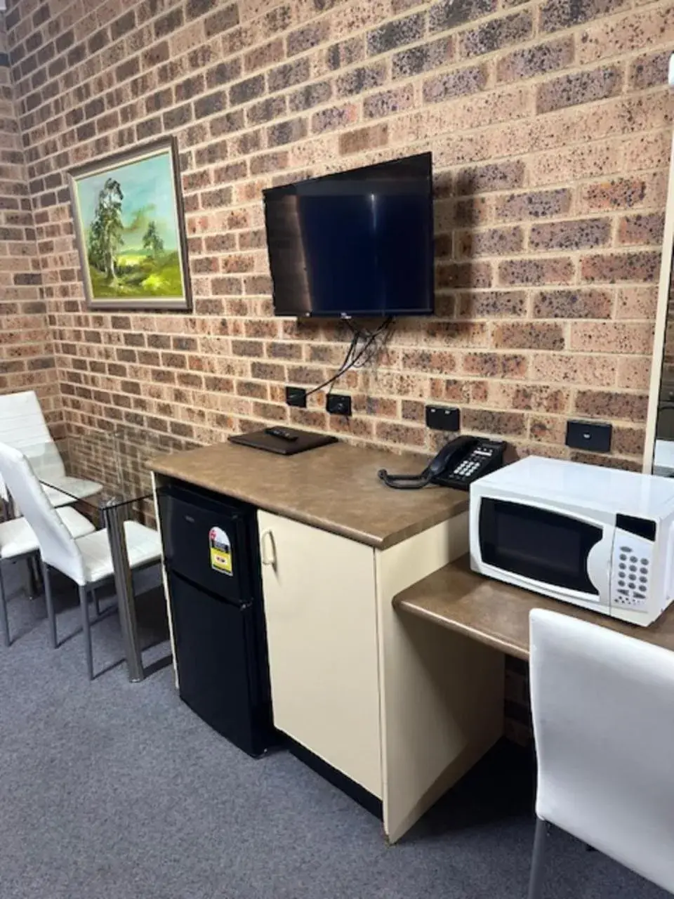 Queen Room in Clock Tower Motor Inn Queen Room in Clock Tower Motor Inn