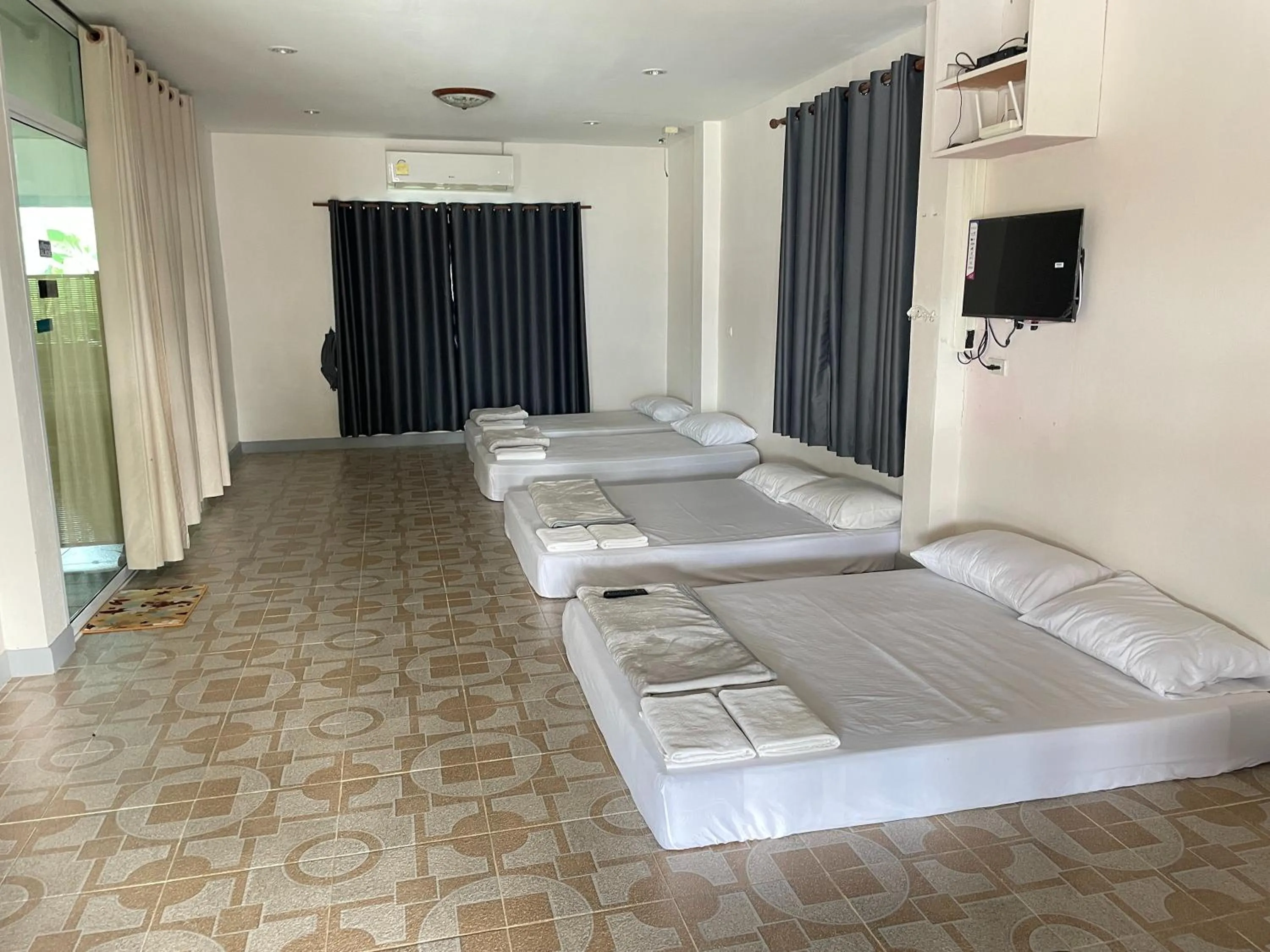 Photo of the whole room, Bed in Oh Taley Resort