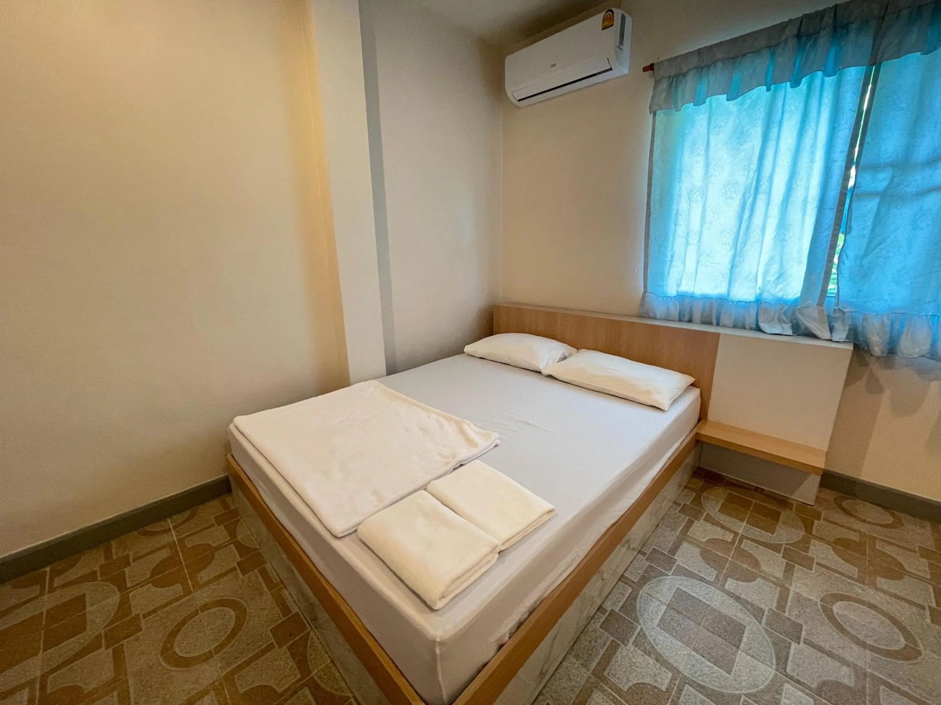 Photo of the whole room, Bed in Oh Taley Resort