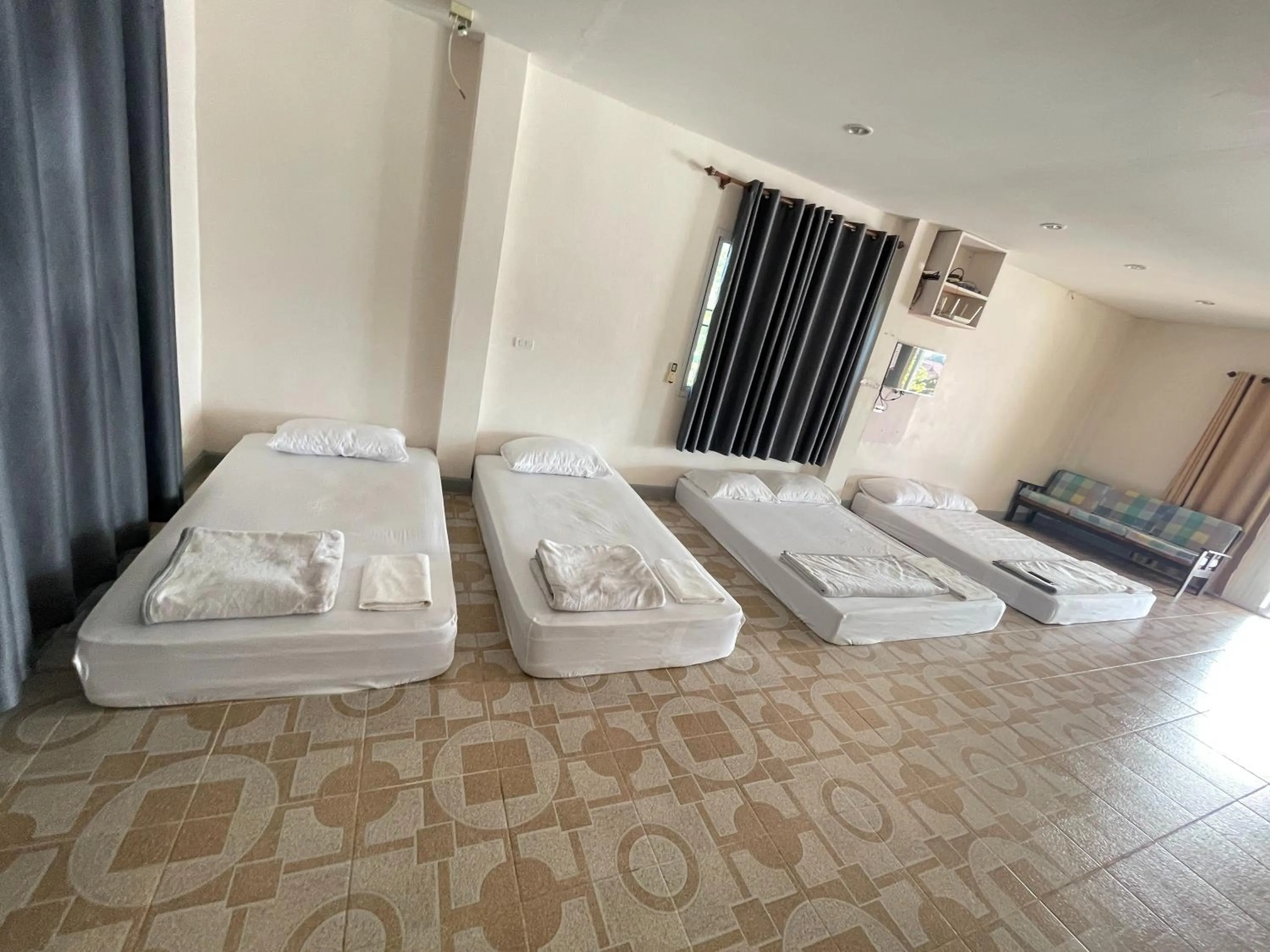 Bedroom, Bed in Oh Taley Resort