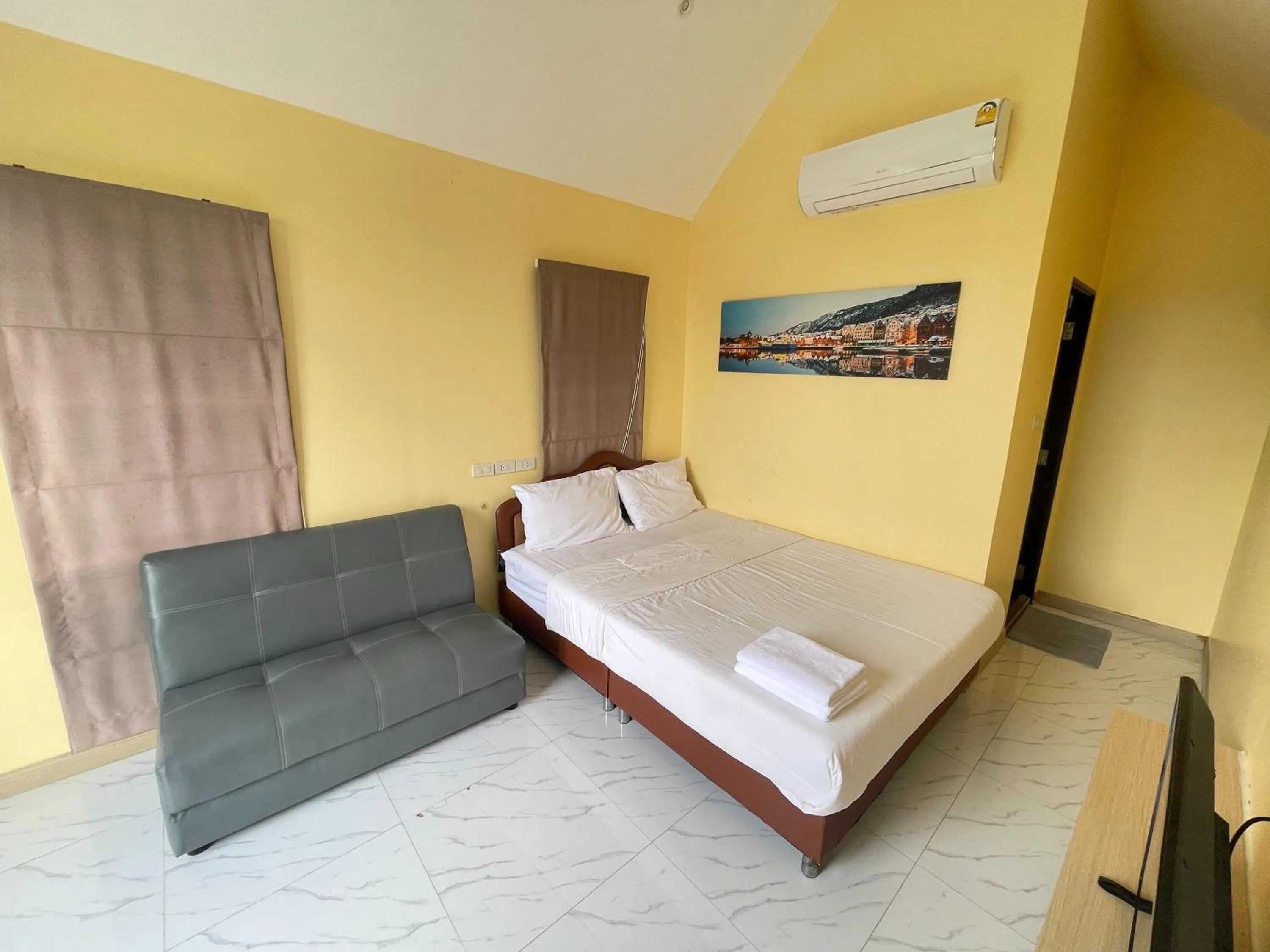 Bedroom, Bed in Oh Taley Resort