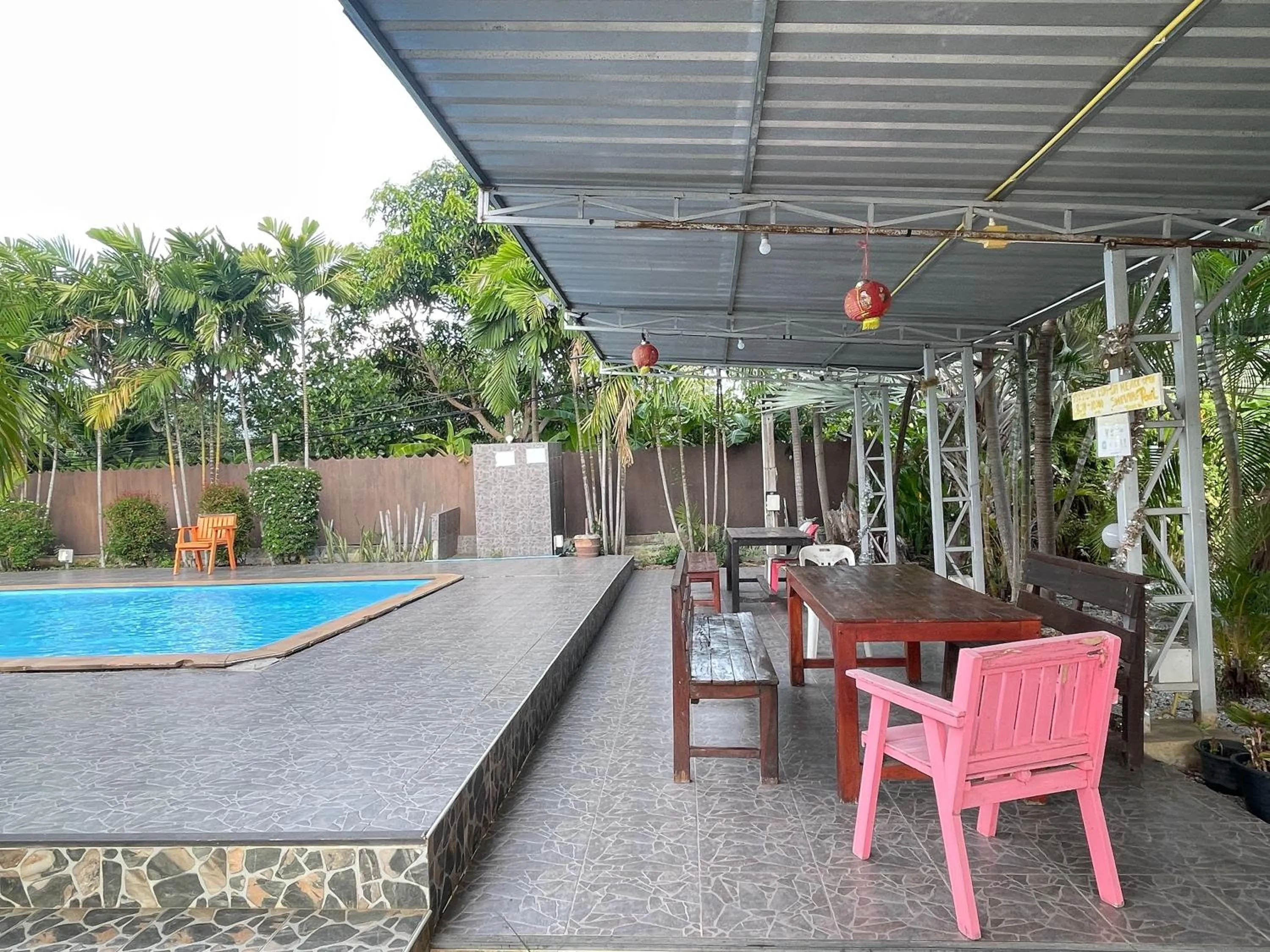 Swimming pool in Oh Taley Resort