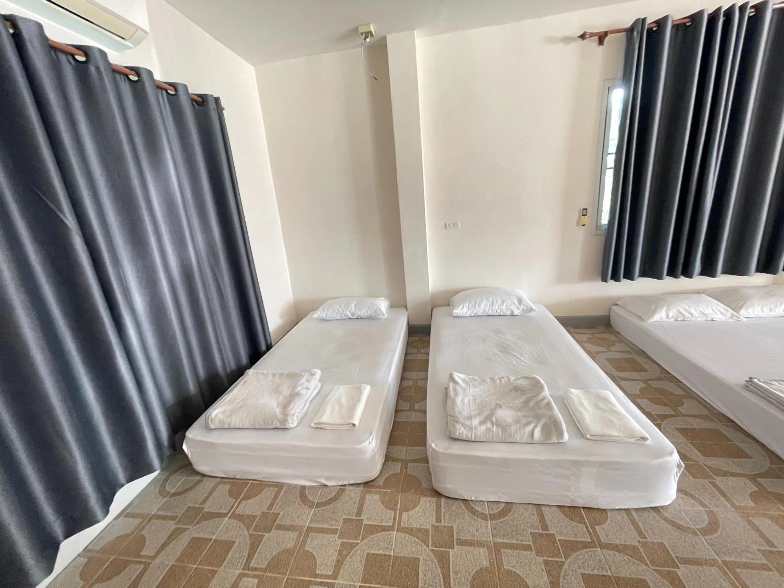 Photo of the whole room, Bed in Oh Taley Resort