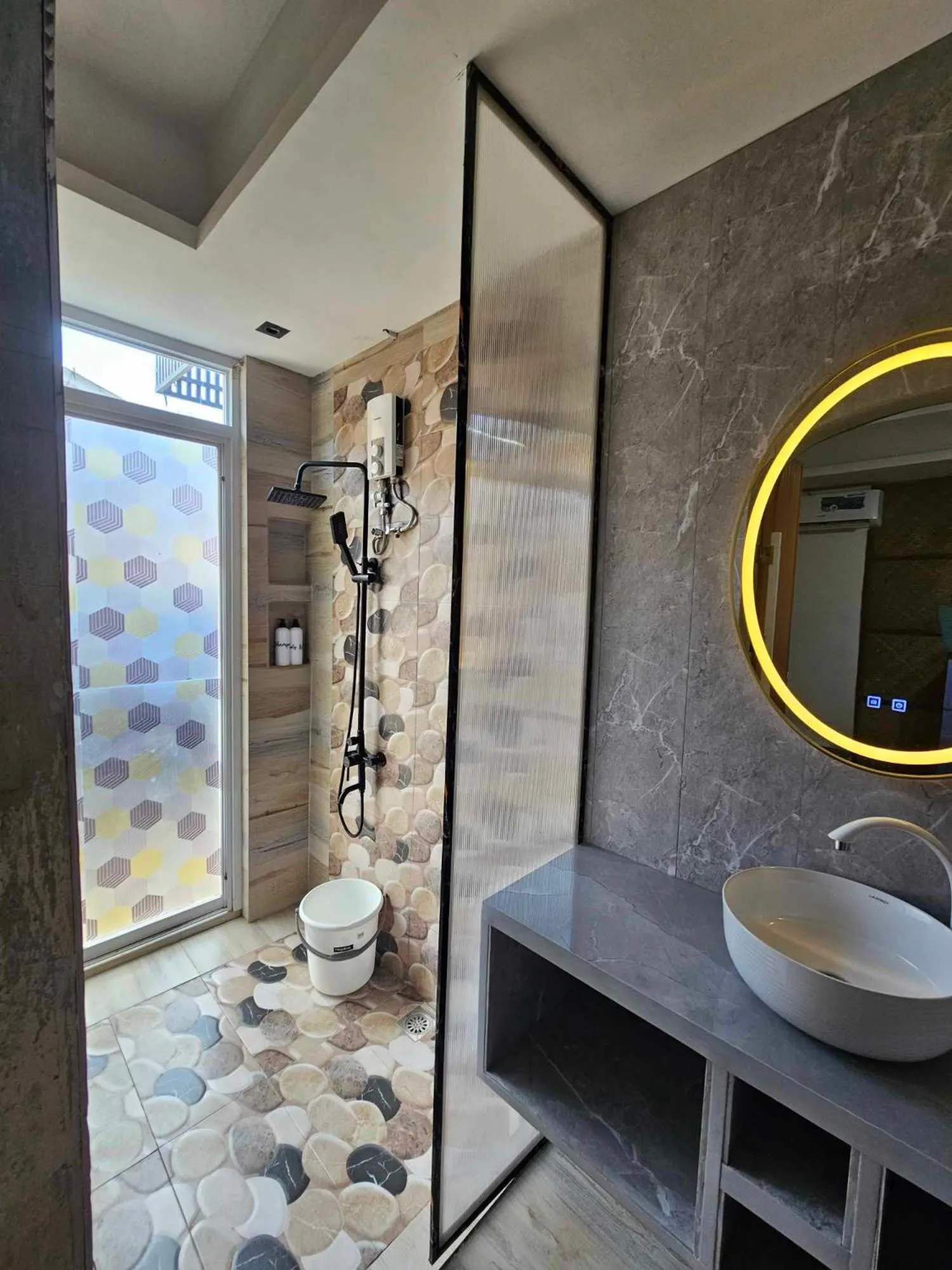 Bathroom in Hotel Pressie by SMS Hospitality