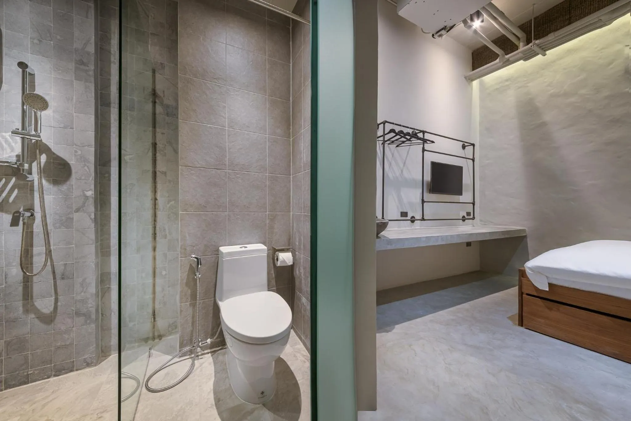 Shower in Siam Shelter Bangkok