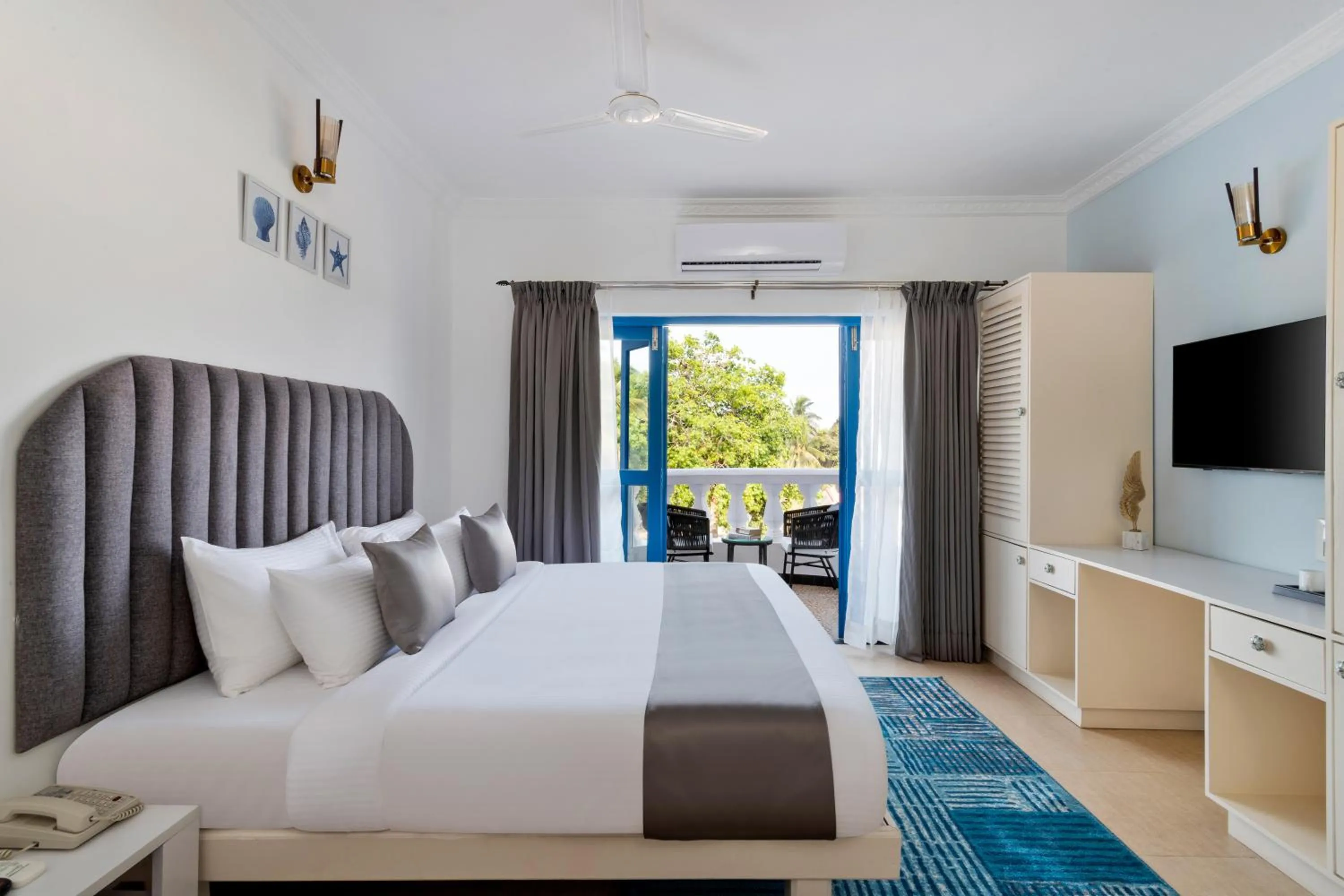 Photo of the whole room, Bed in Azalea by Stone Wood Premier