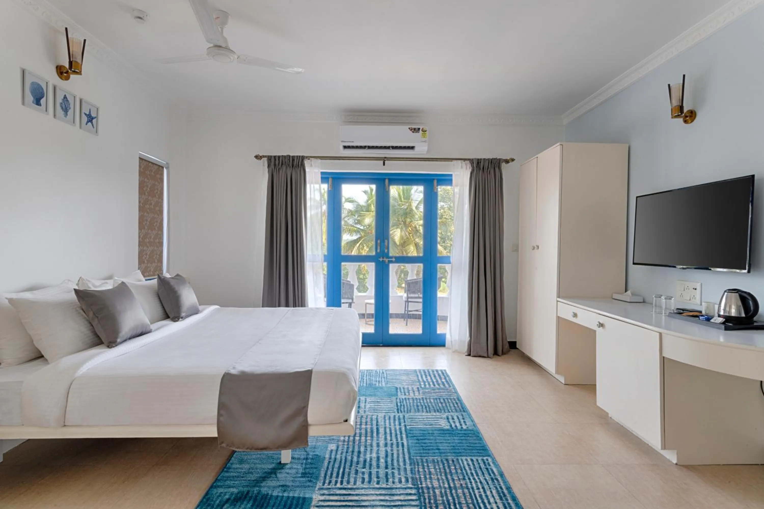 Photo of the whole room, Bed in Azalea by Stone Wood Premier