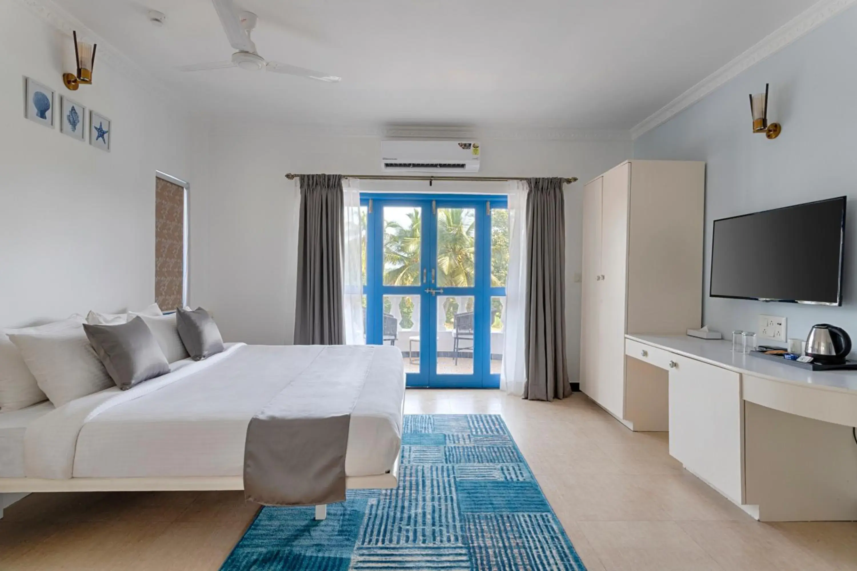 Junior Suite with Balcony in Azalea by Stone Wood Premier Junior Suite with Balcony in Azalea by Stone Wood Premier