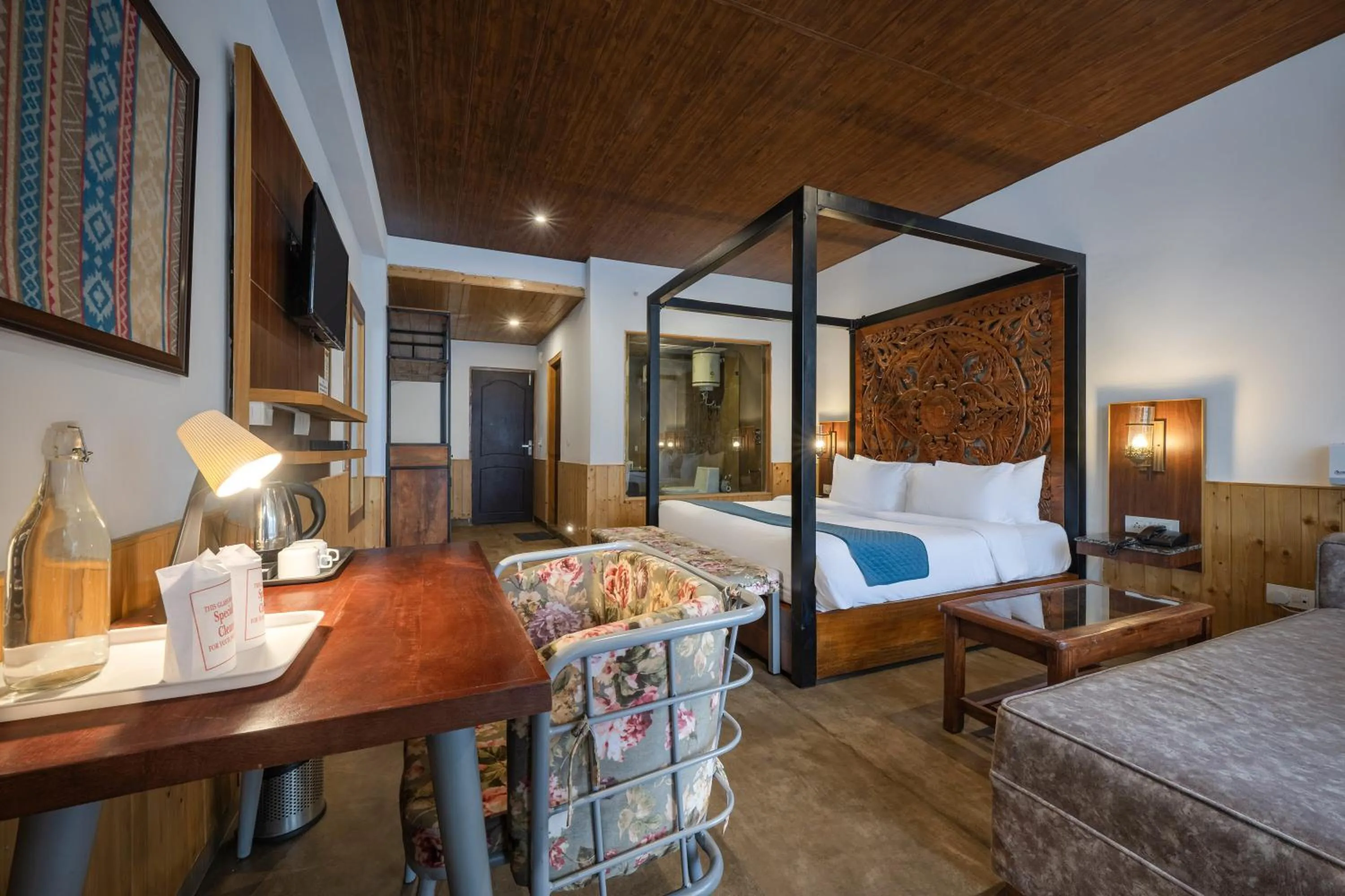 Bed in Echor Himalayan Heights Luxe Resort & Spa, Manali