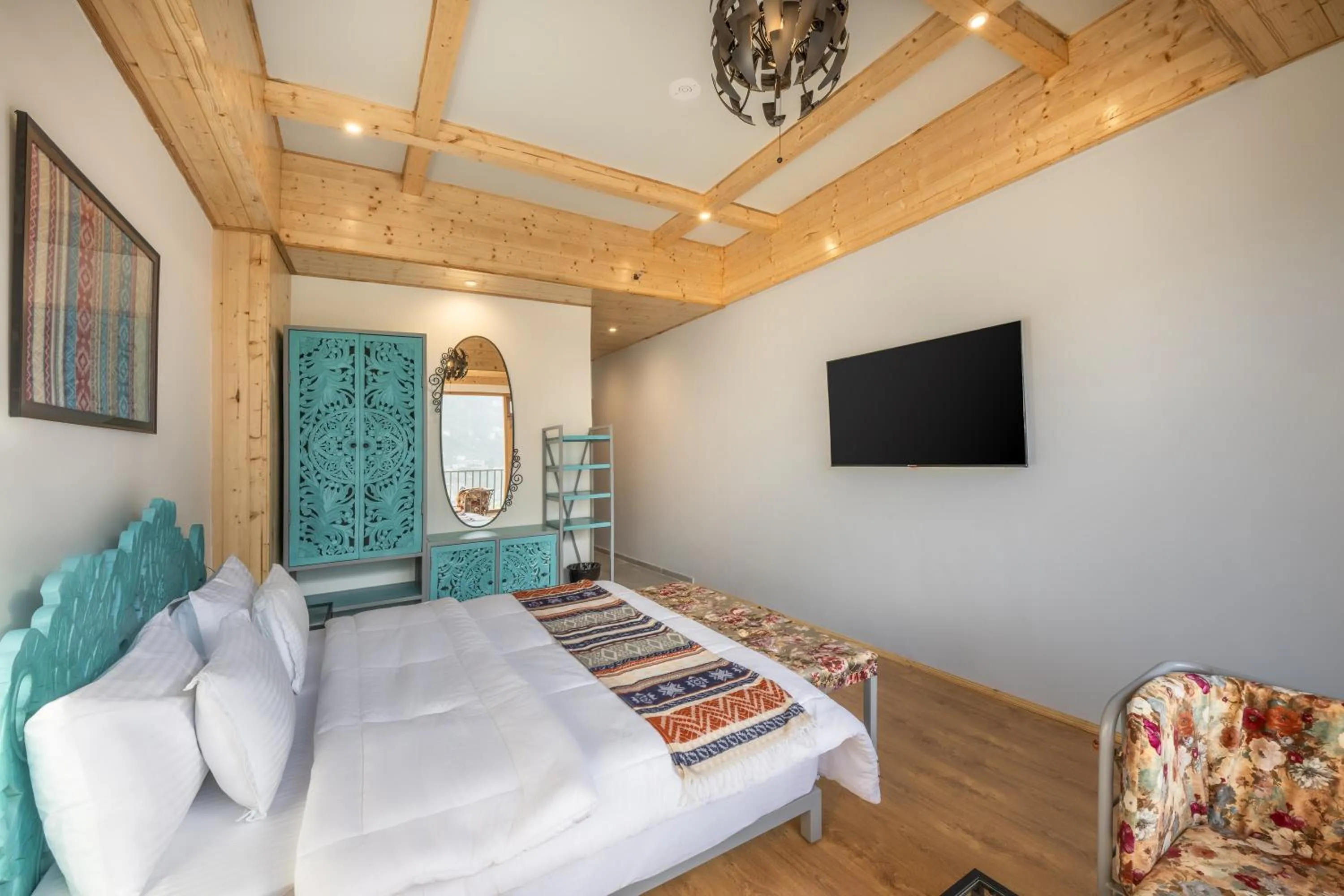 Bed in Echor Himalayan Heights Luxe Manali