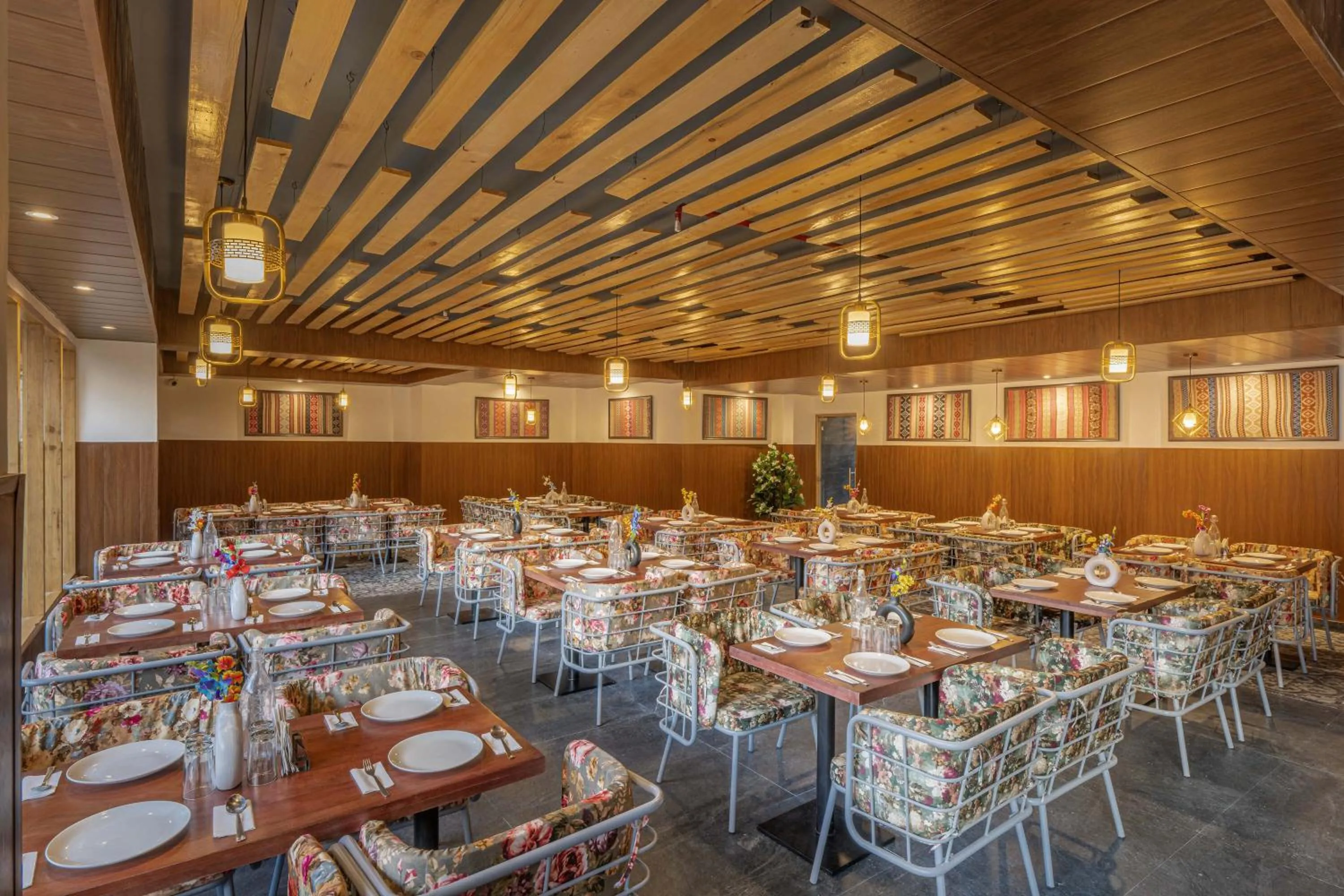 Restaurant/places to eat in Echor Himalayan Heights Luxe Manali