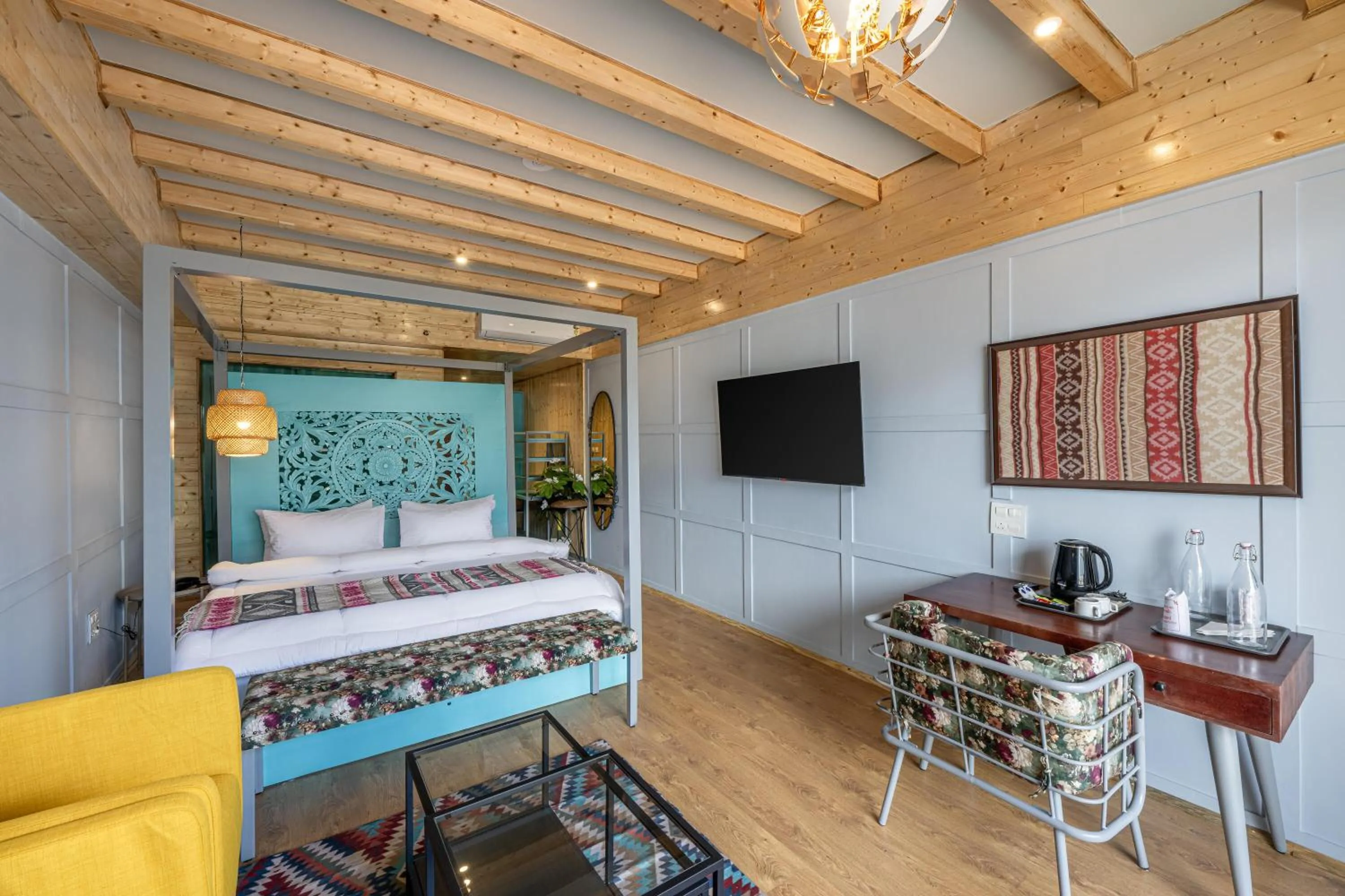 Bed in Echor Himalayan Heights Luxe Manali