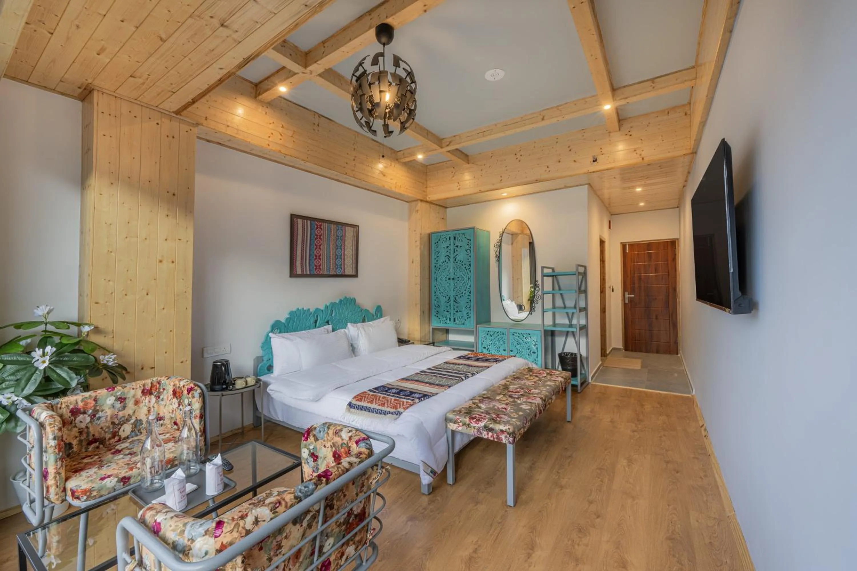 Bed in Echor Himalayan Heights Luxe Manali