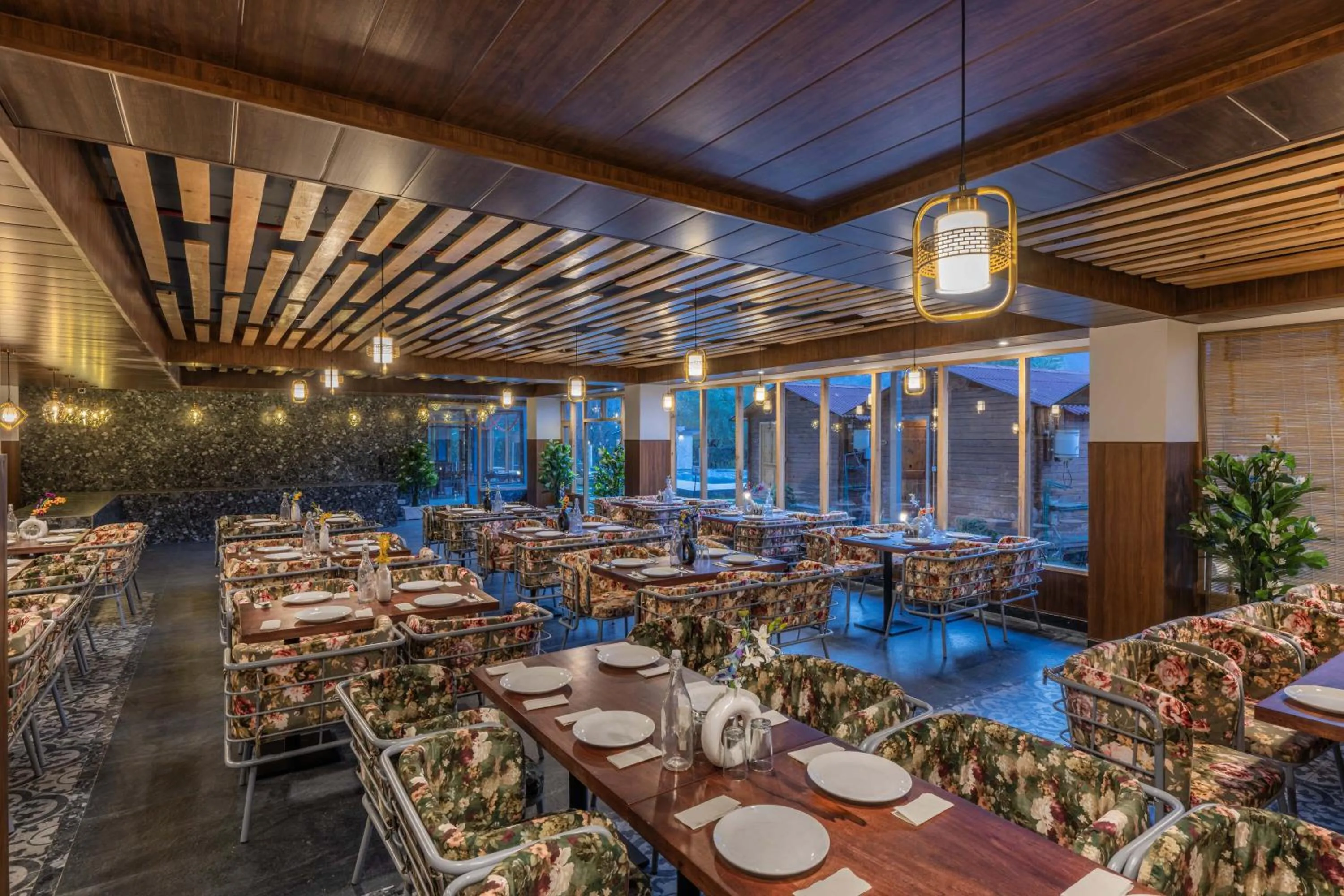 Restaurant/places to eat in Echor Himalayan Heights Luxe Manali