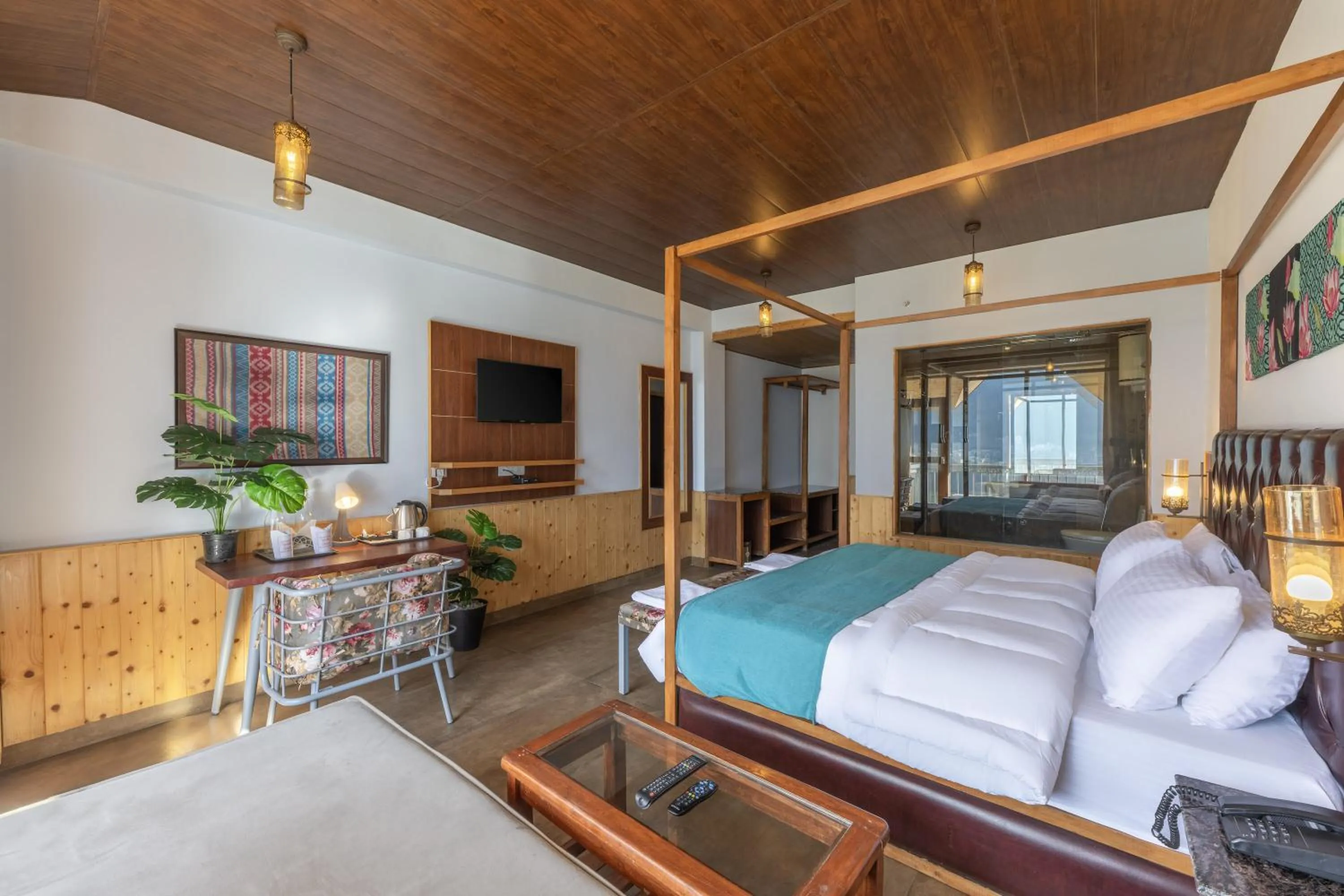 Bed in Echor Himalayan Heights Luxe Manali