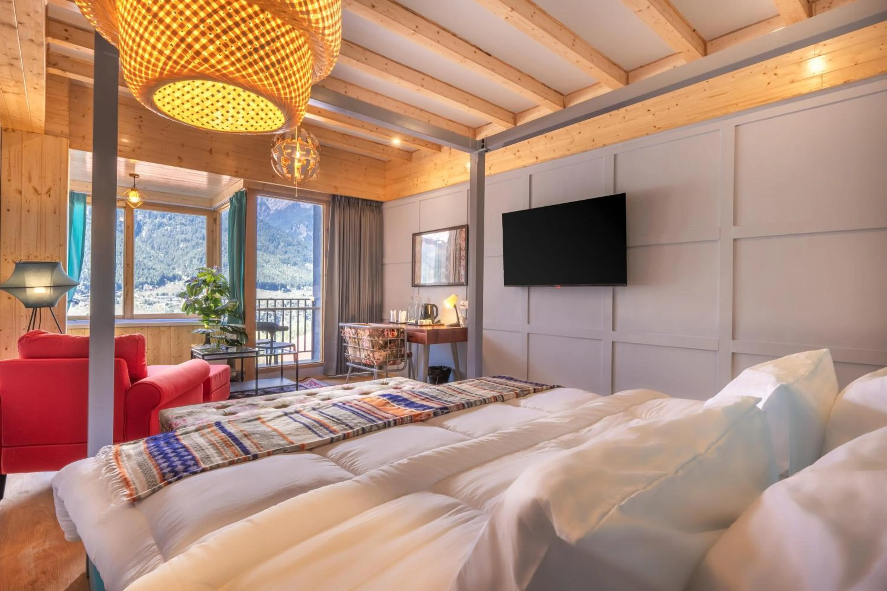 Bed in Echor Himalayan Heights Luxe Manali