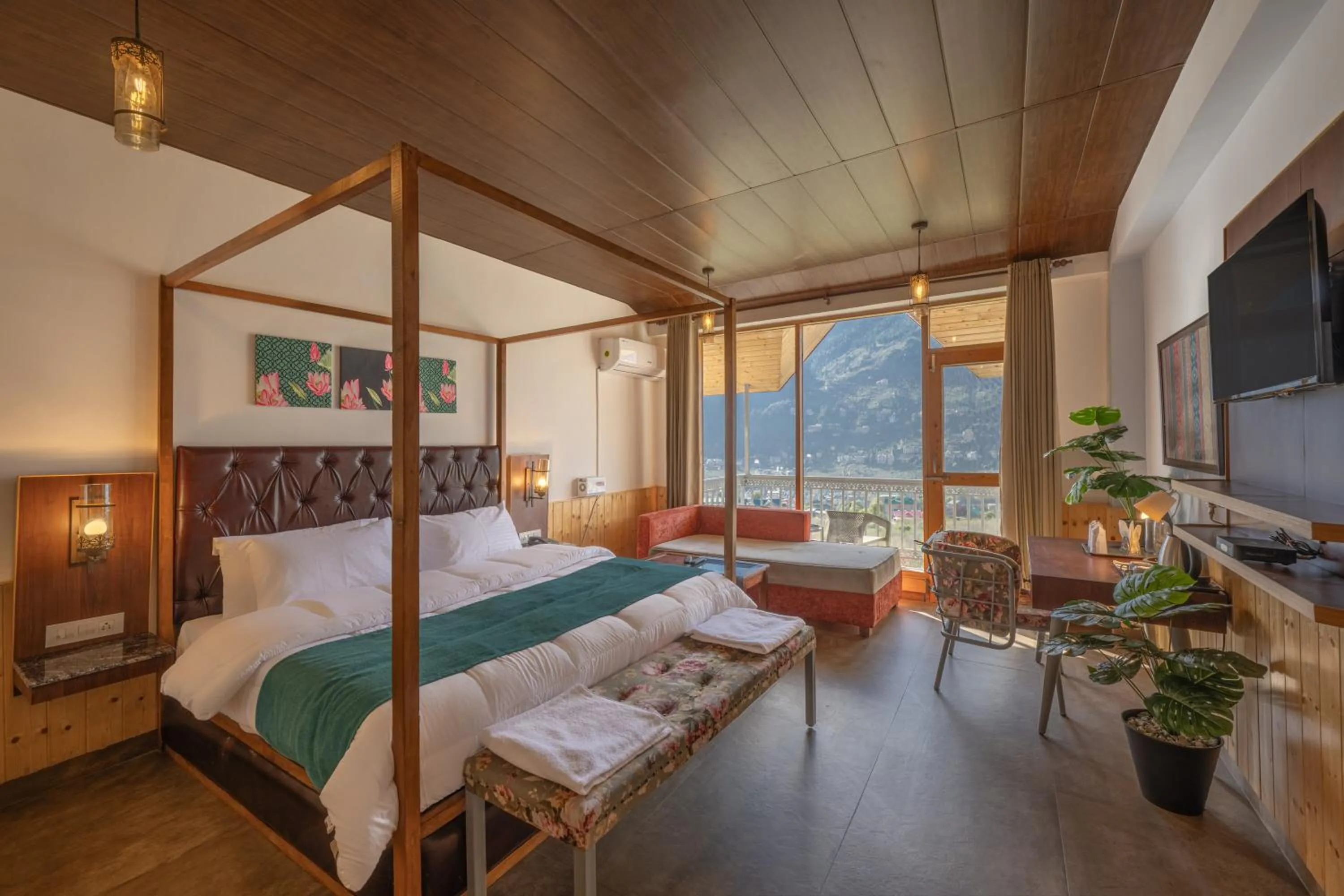Bed in Echor Himalayan Heights Luxe Manali