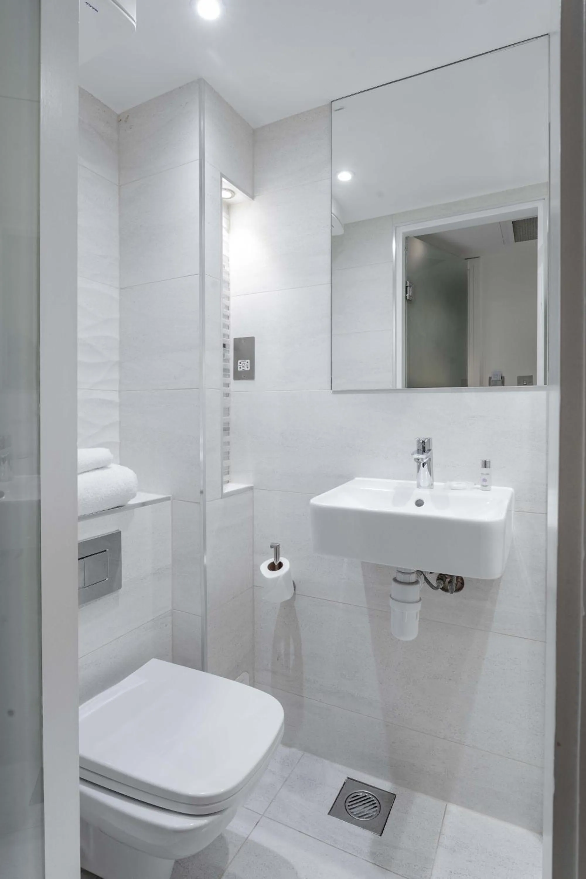 Bathroom in The Jade