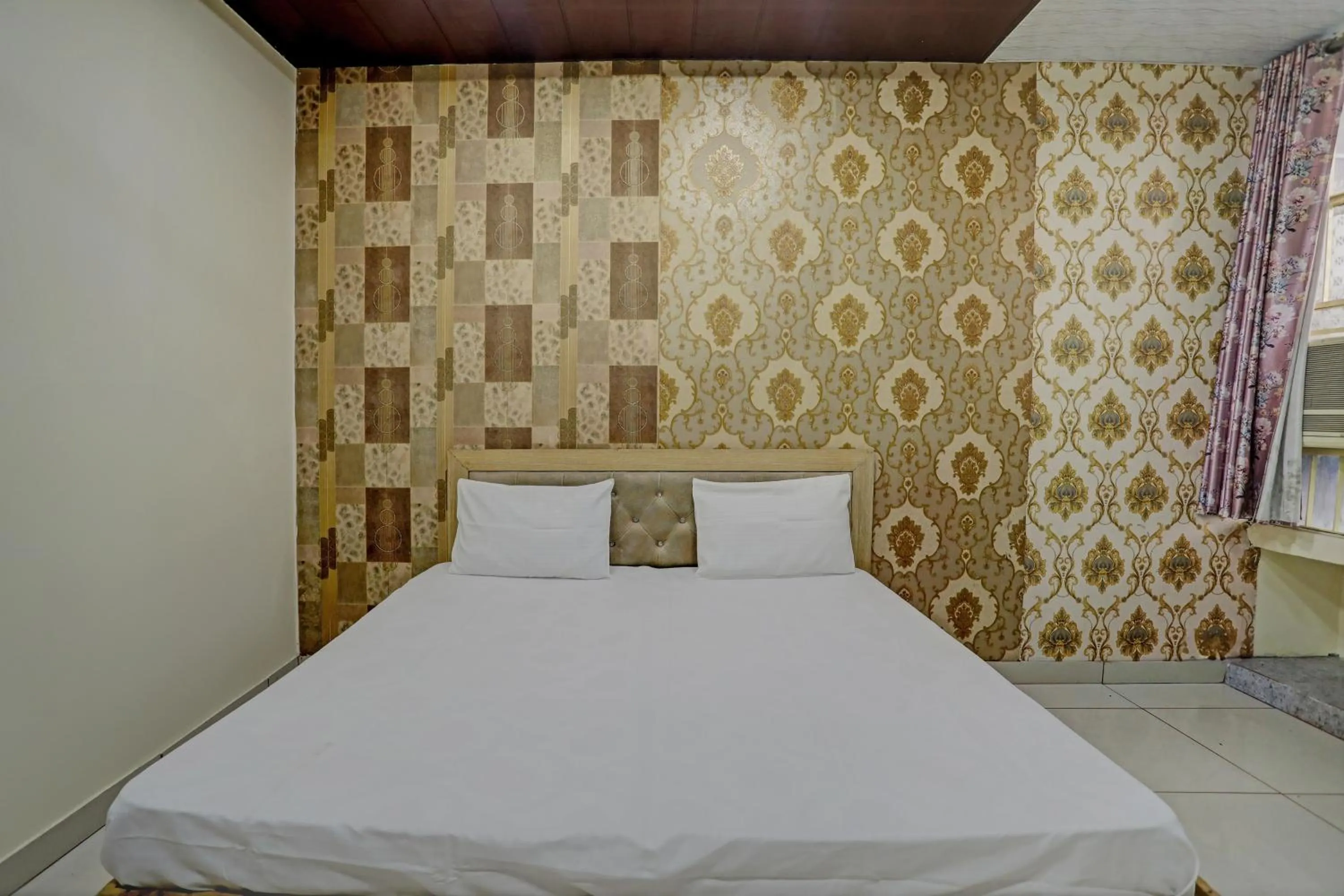 Bathroom, Bed in Hotel O Krishna Guest House & PG