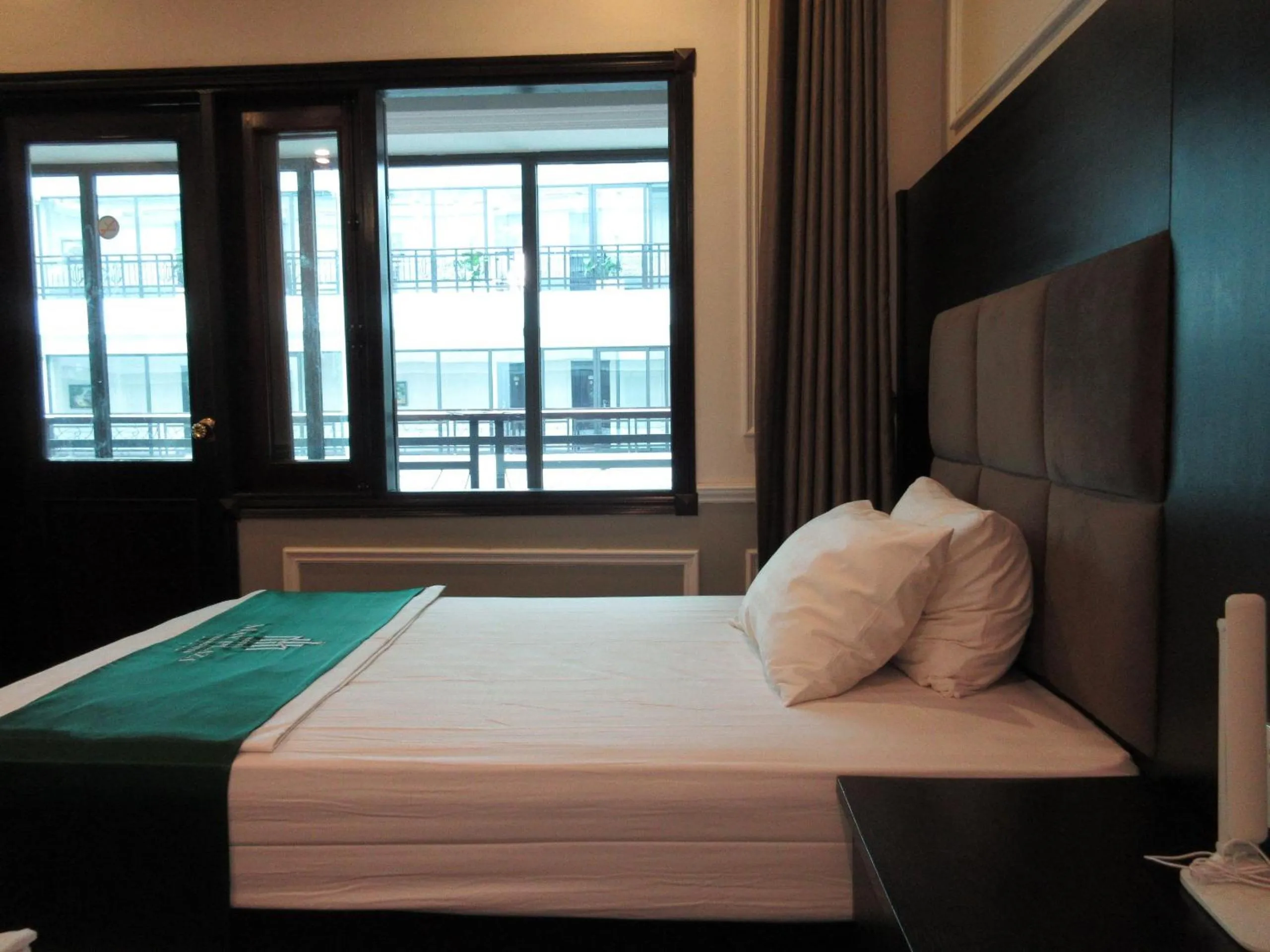 Bed in MAY PLAZA HOTEL