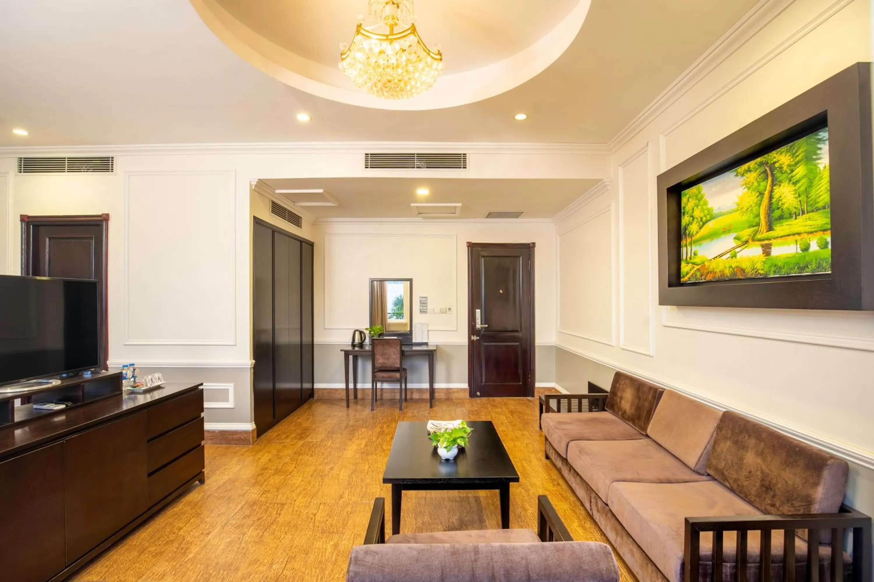 Communal lounge/ TV room in MAY PLAZA HOTEL