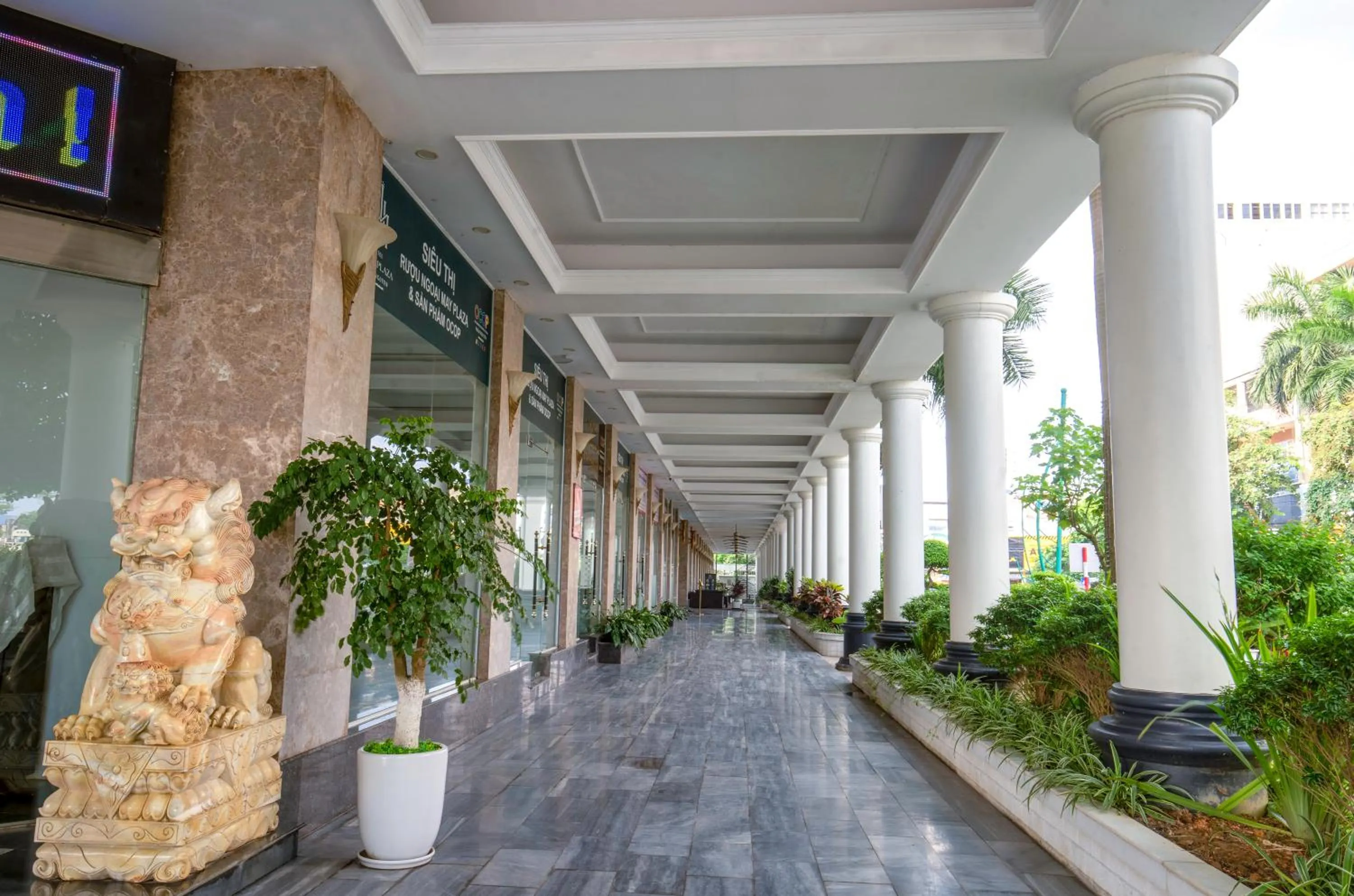 Property building in MAY PLAZA HOTEL