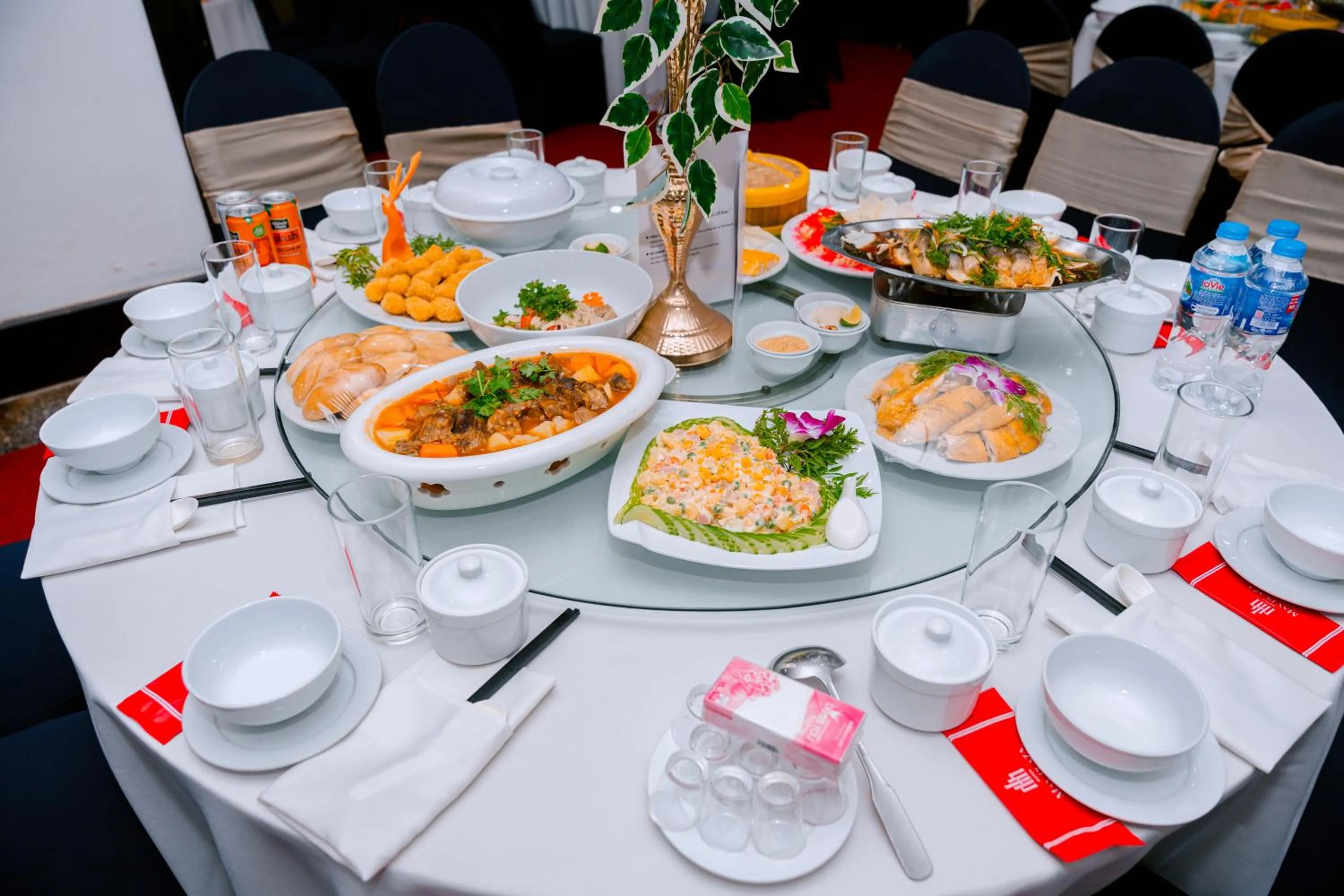 Food and drinks in MAY PLAZA HOTEL