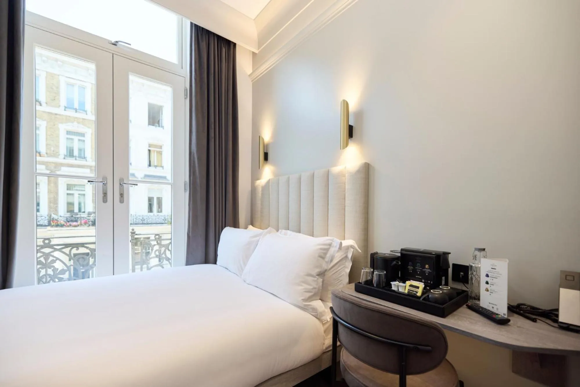 Bed in The Edwin Hotel