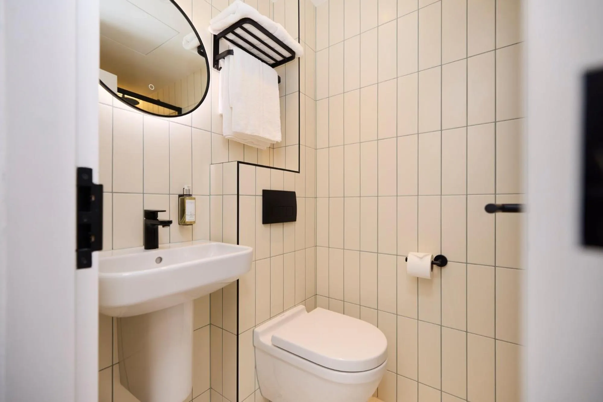 Toilet in The Edwin Hotel