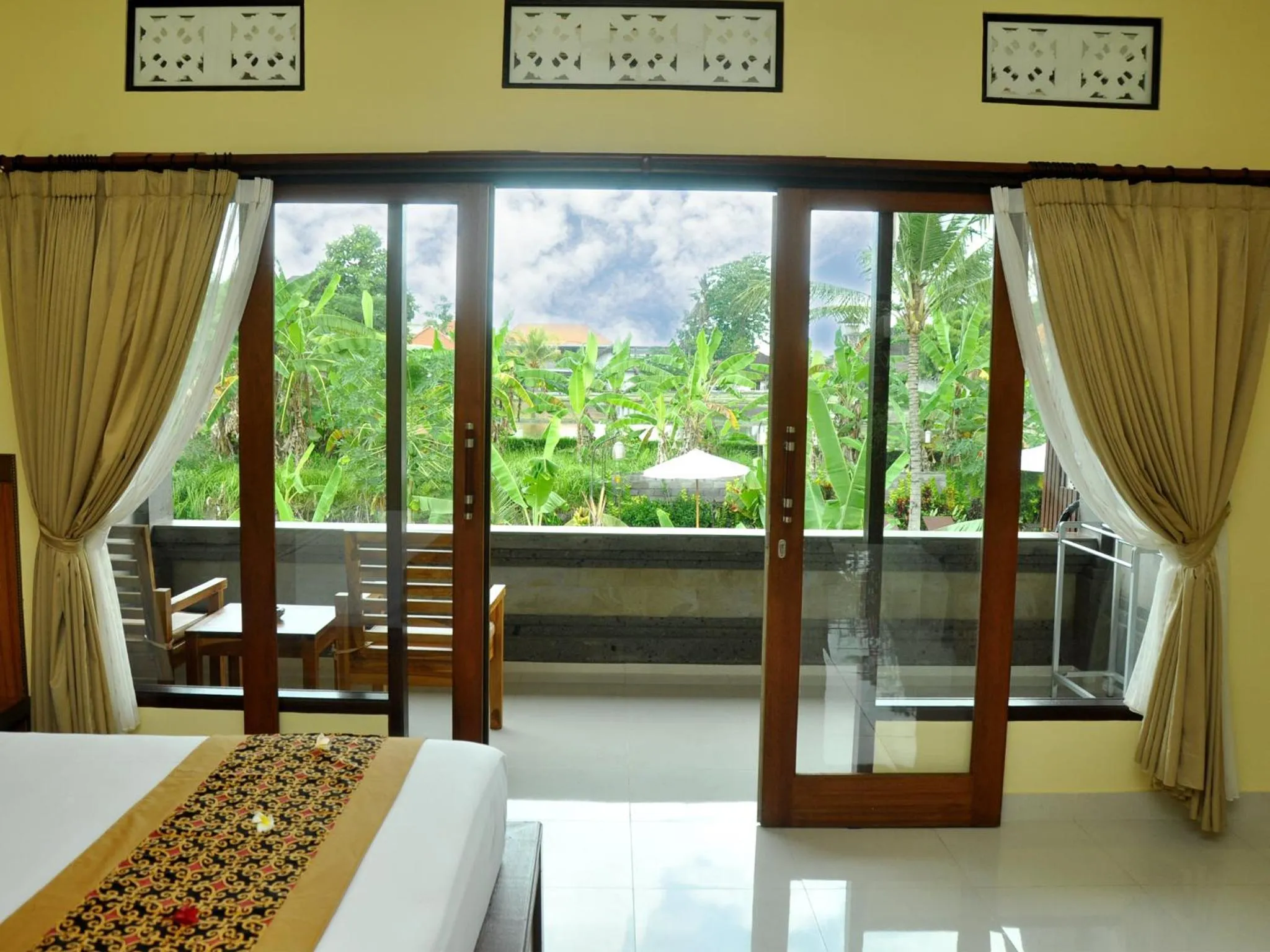 Garden view, Bed in Bucu Guest House