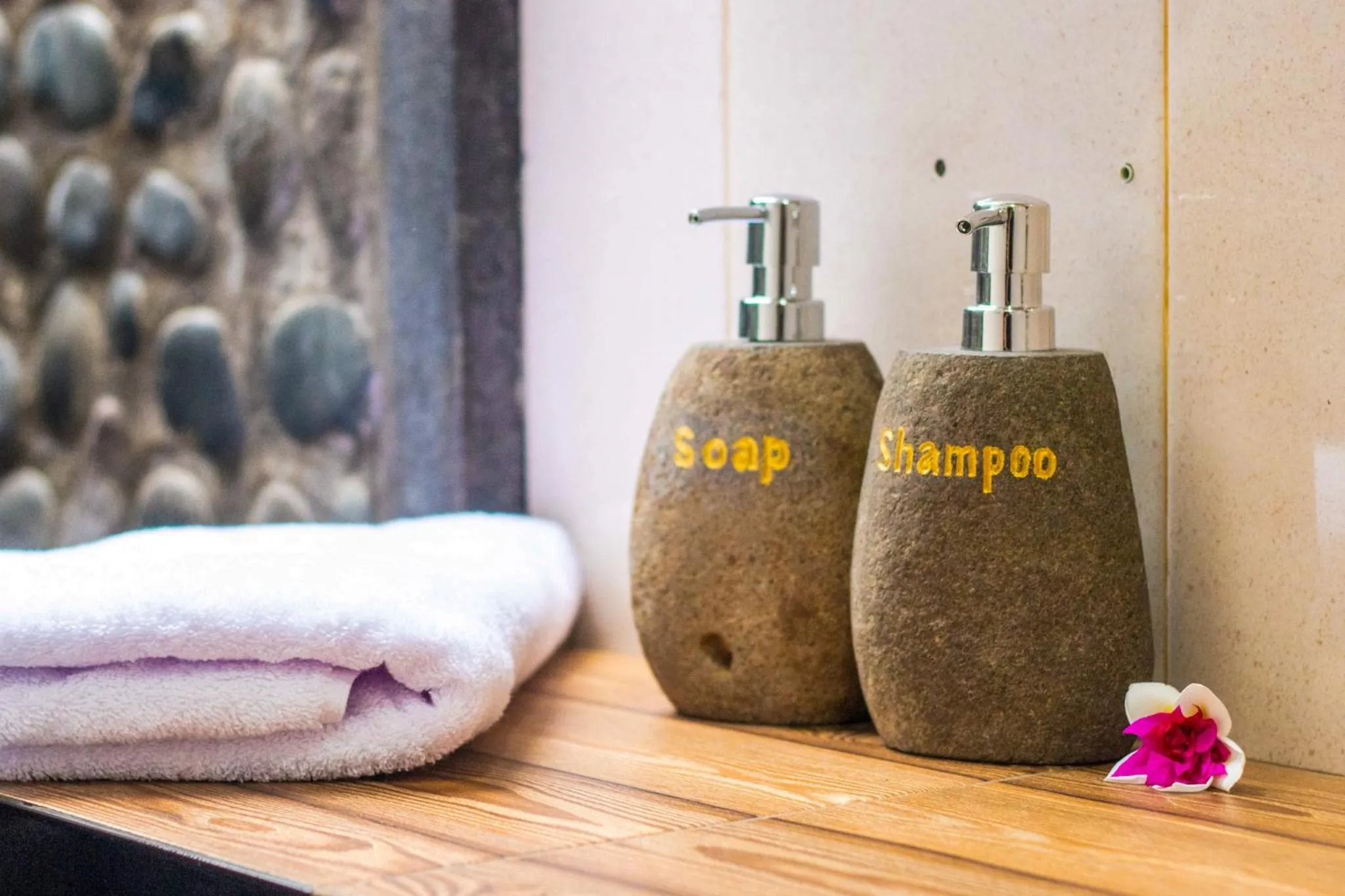 Bathroom in Buruan Sari Villas by AGATA