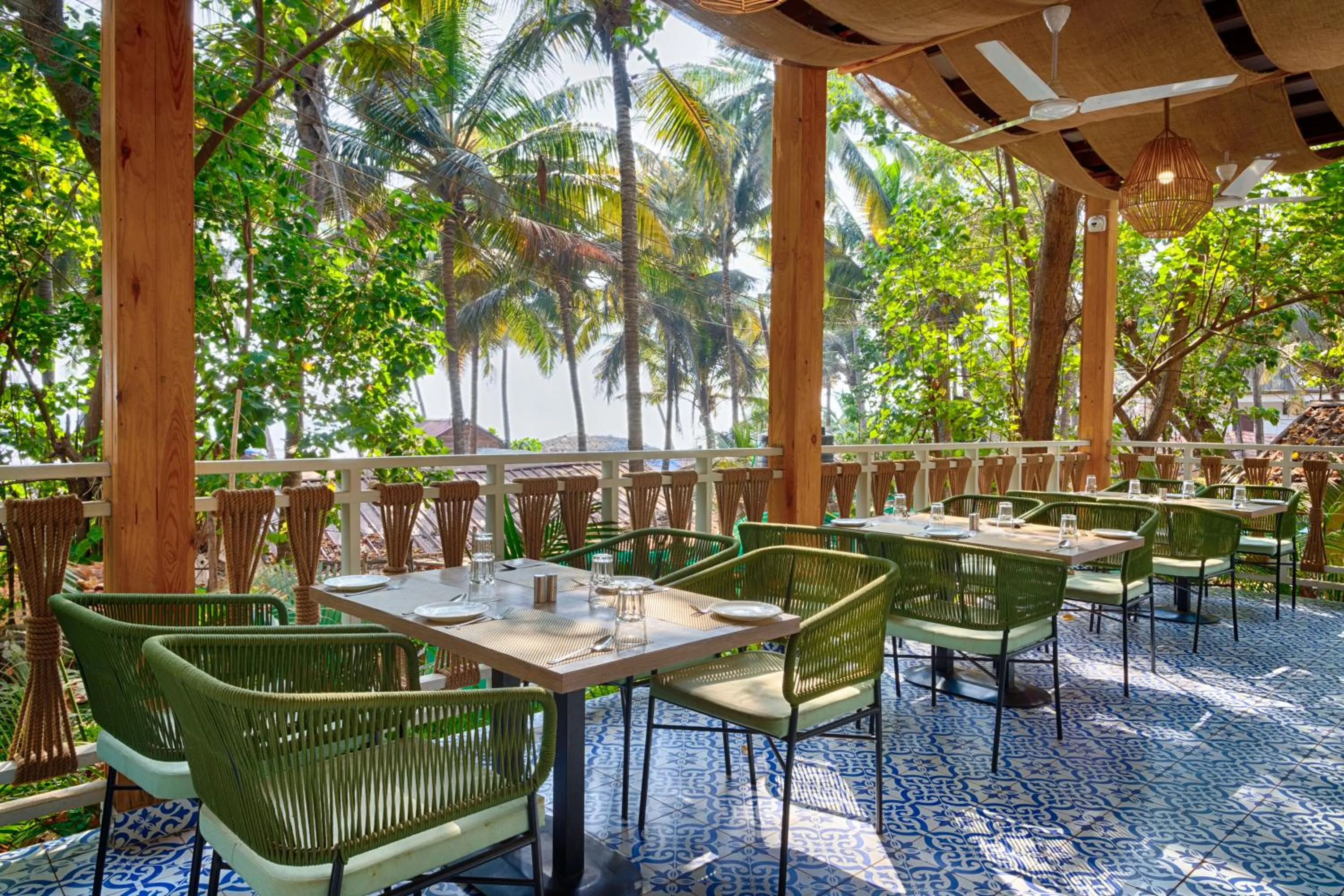 Restaurant/places to eat in Aralea Beach Resort By Stone Wood Premier