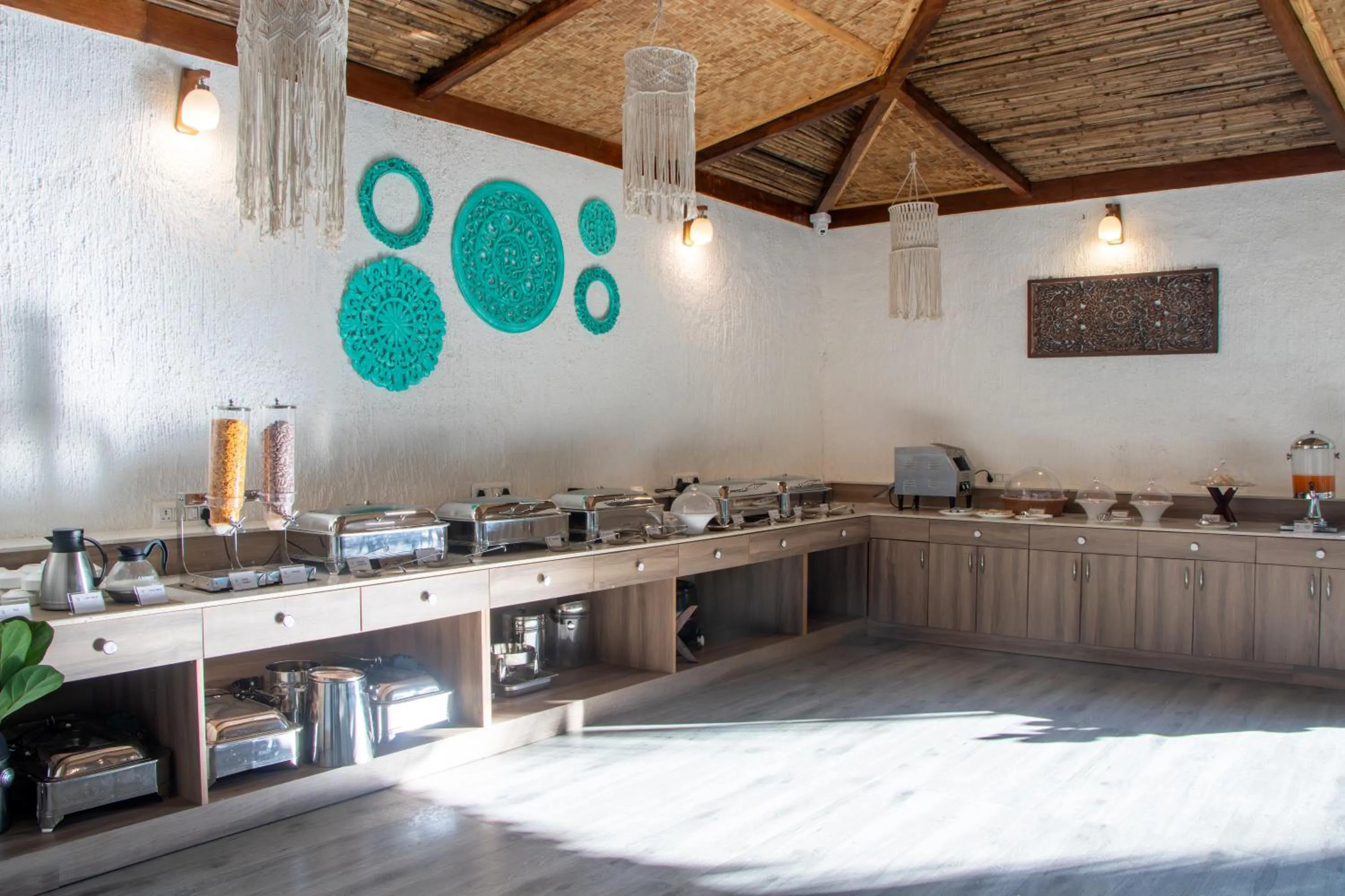 Restaurant/places to eat in Stone Wood Premier Dandeli