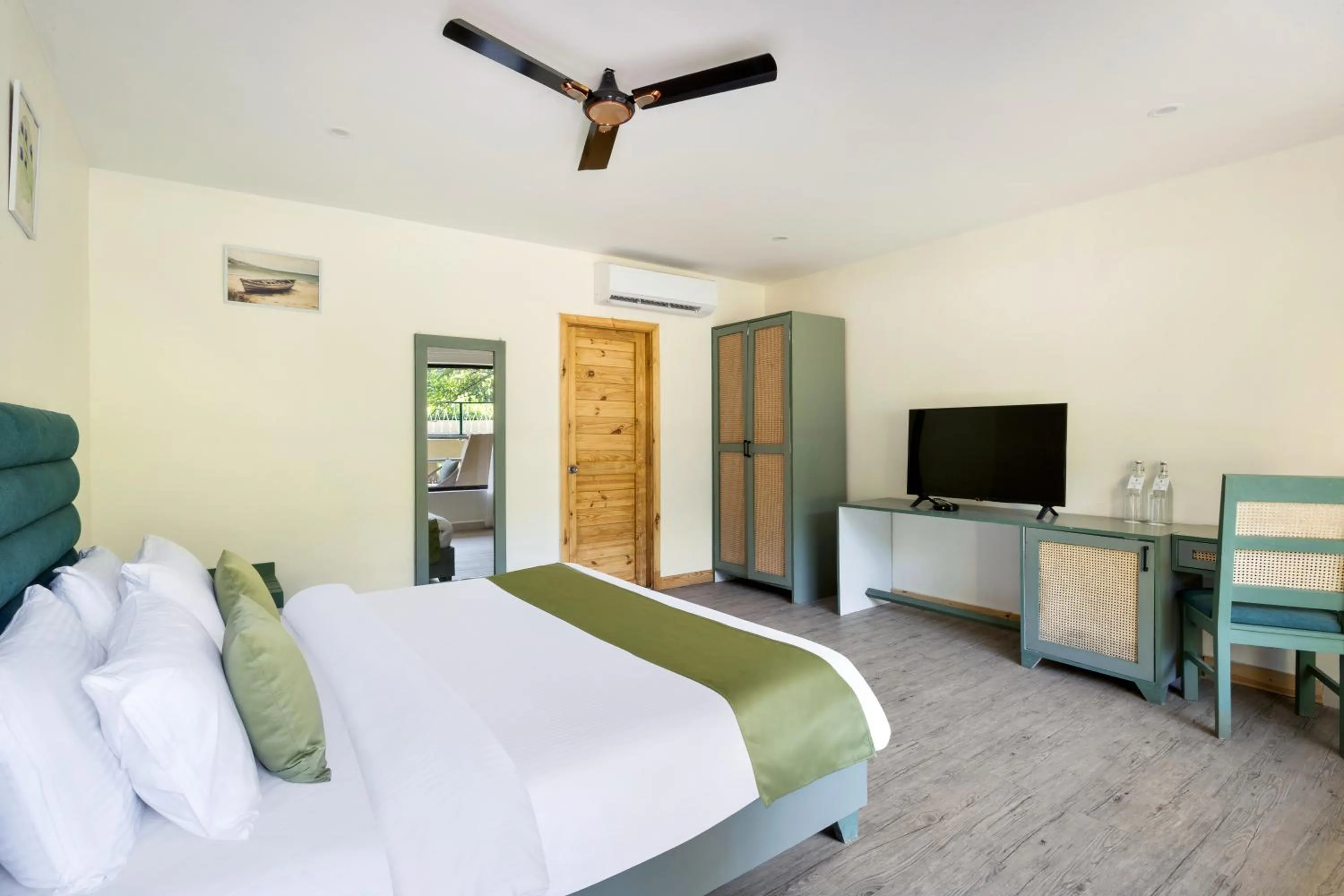 Photo of the whole room, Bed in Stone Wood Premier Dandeli