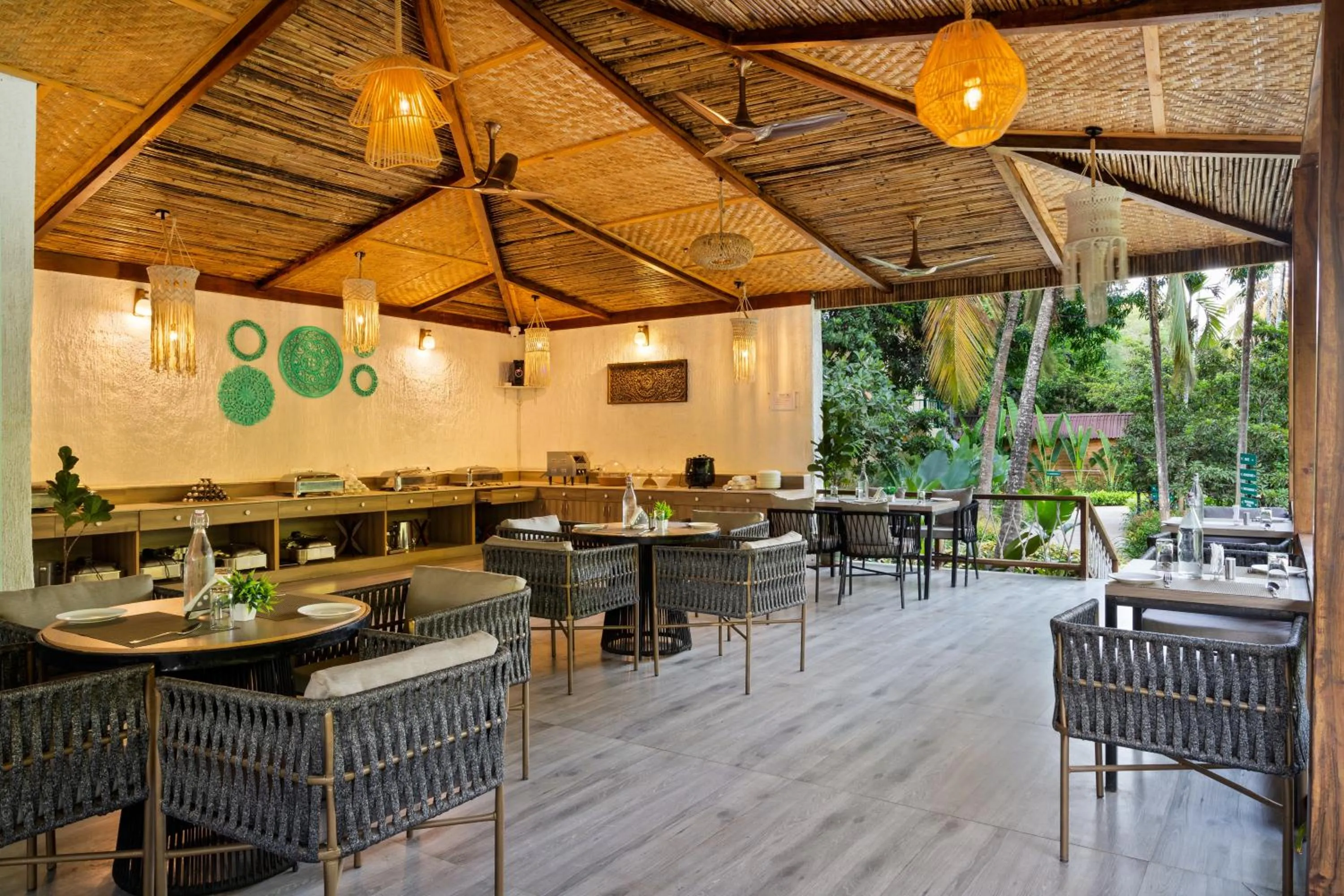 Restaurant/places to eat in Stone Wood Premier Dandeli