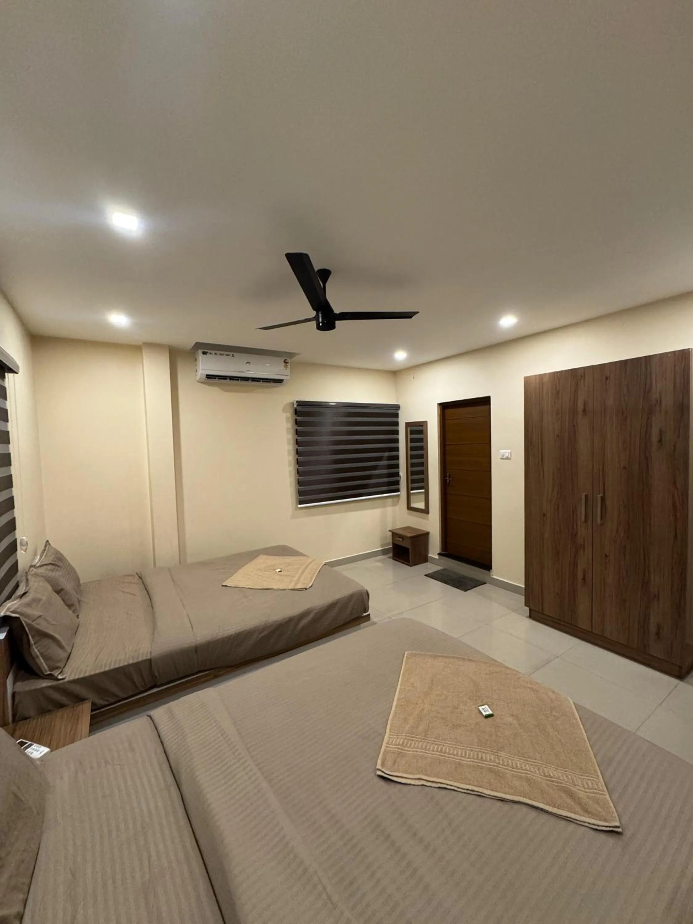 Bed in Heres Haut Residency