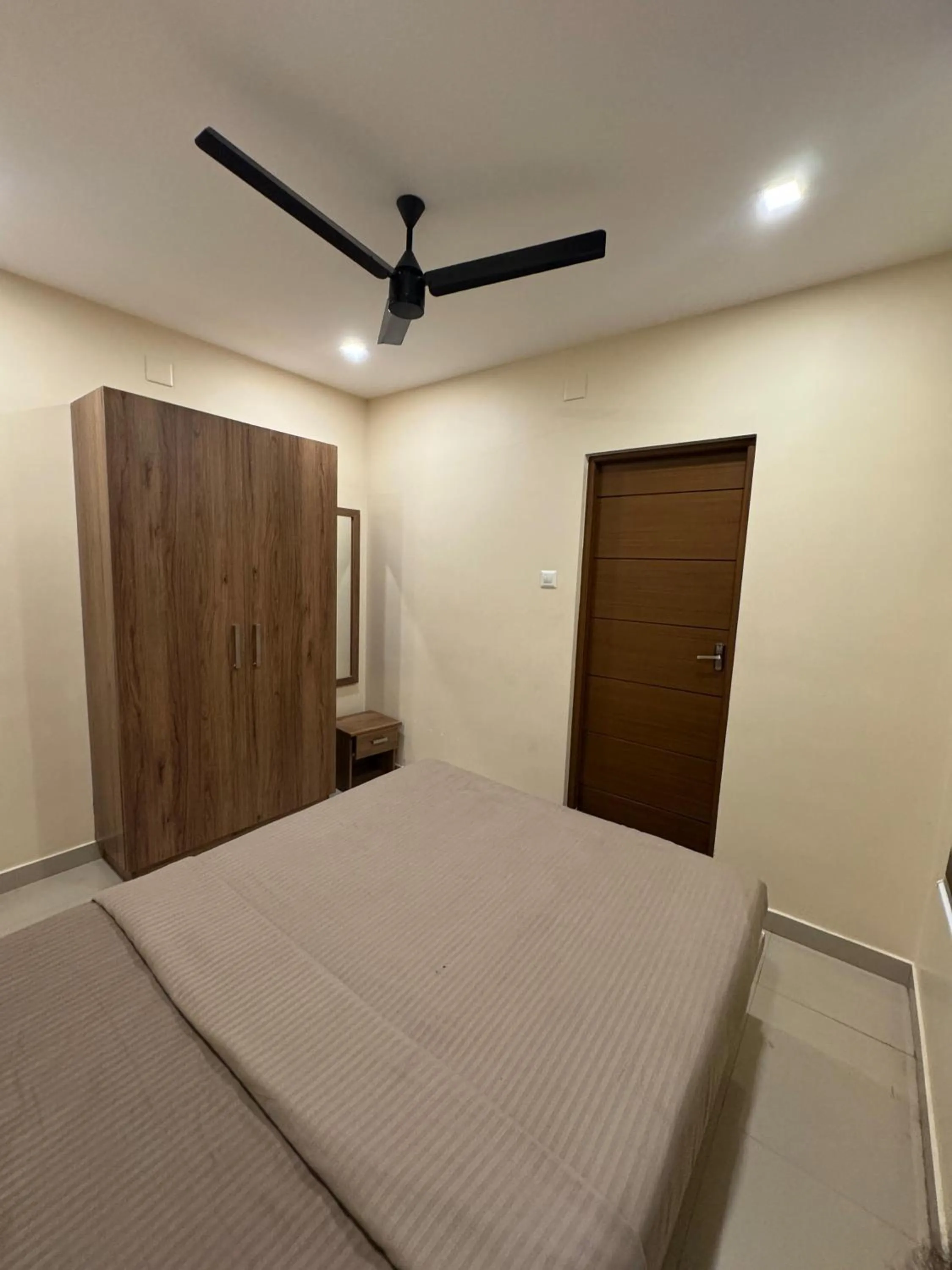 Bed in Heres Haut Residency