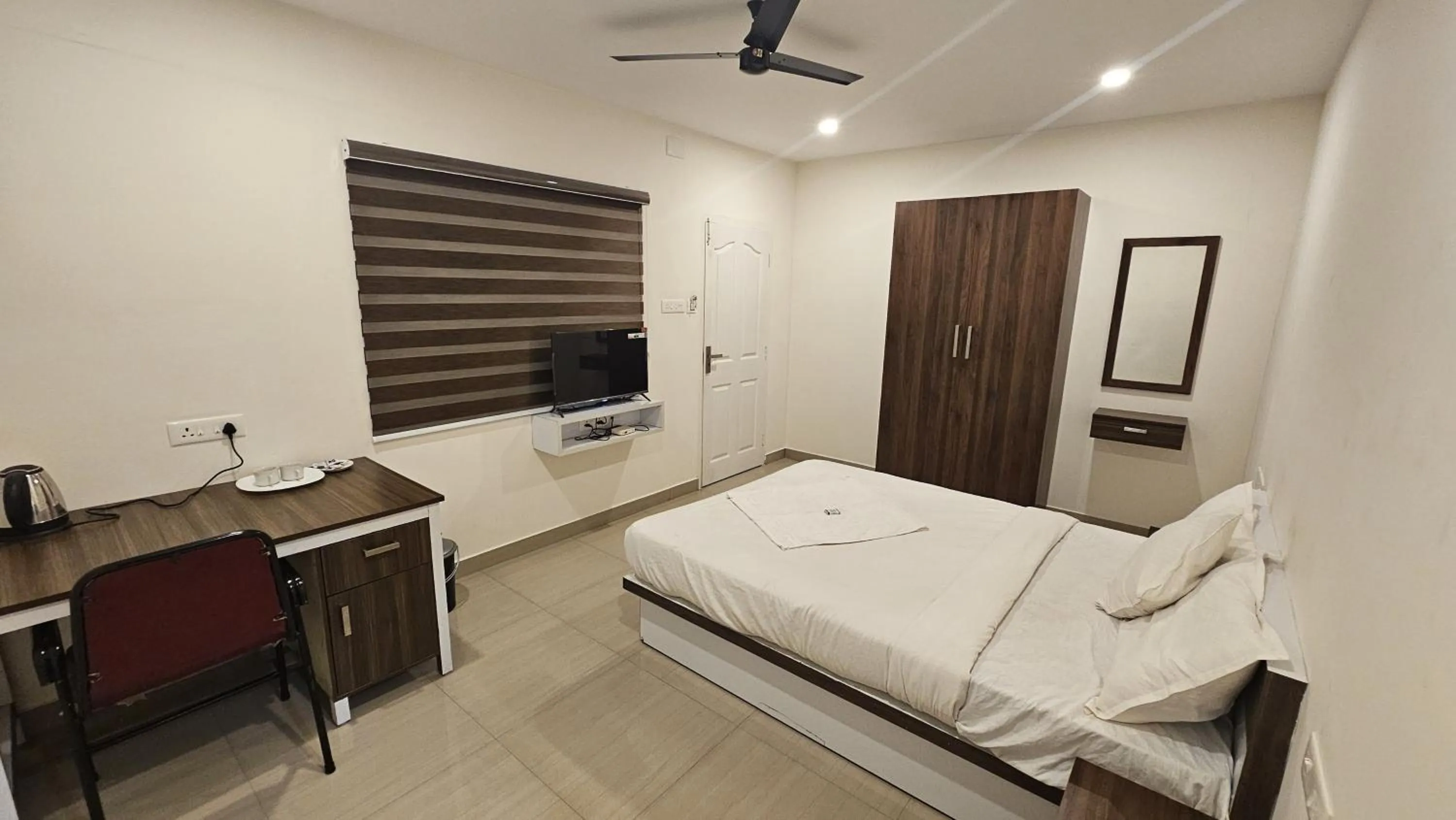 Bed in Heres Haut Residency